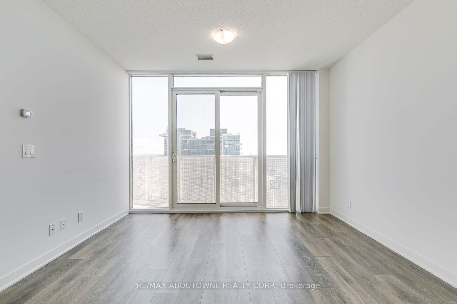 6 – 88 Harbour Street, Toronto C01 ‣ C13750306 6 – 88 Harbour Street, Toronto C01 ‣ C13750306