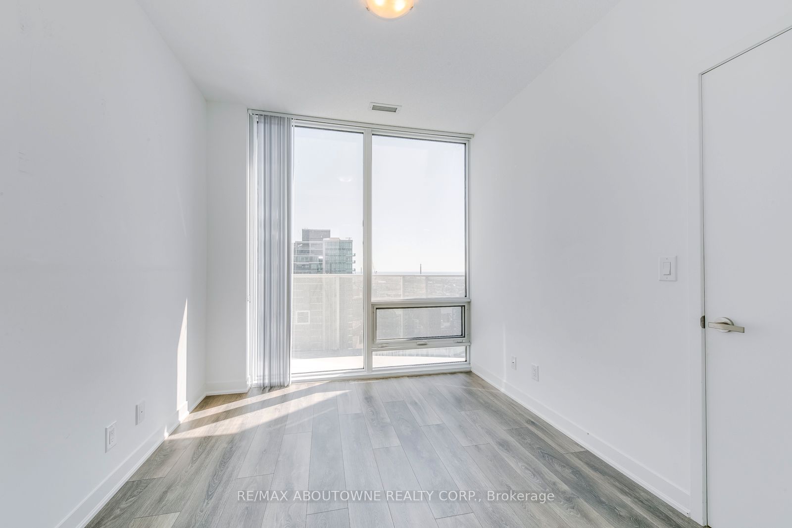 6 – 88 Harbour Street, Toronto C01 ‣ C13750306 6 – 88 Harbour Street, Toronto C01 ‣ C13750306