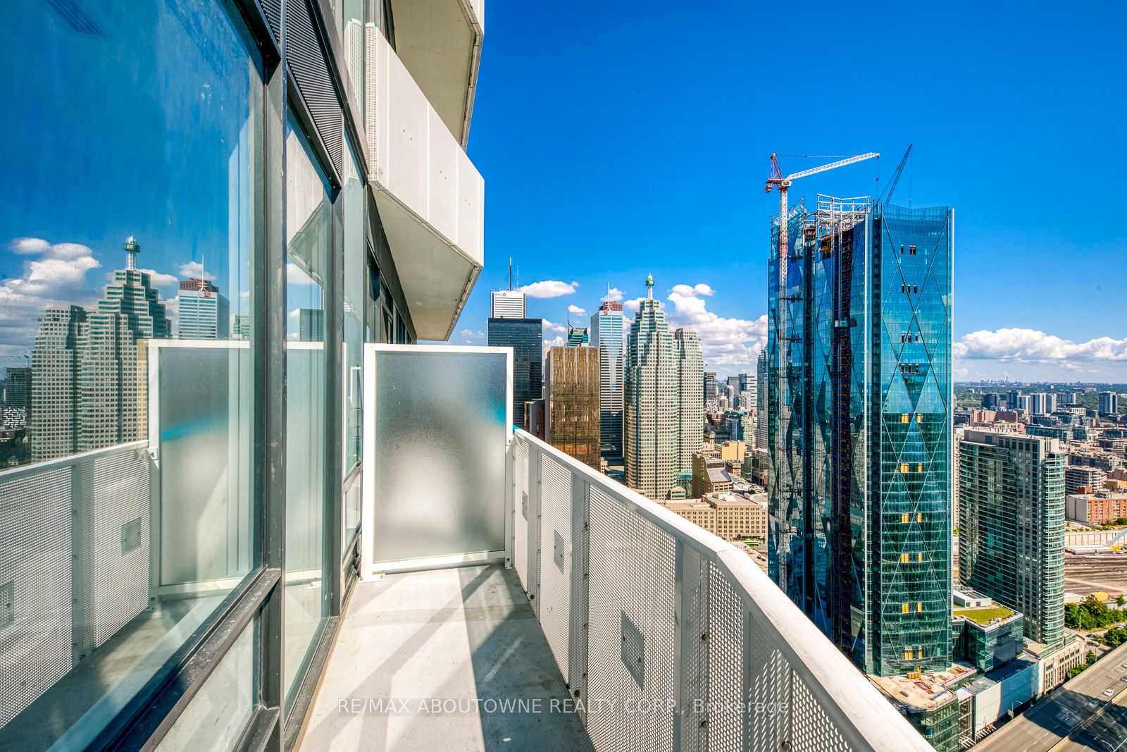 6 – 88 Harbour Street, Toronto C01 ‣ C13750306 6 – 88 Harbour Street, Toronto C01 ‣ C13750306