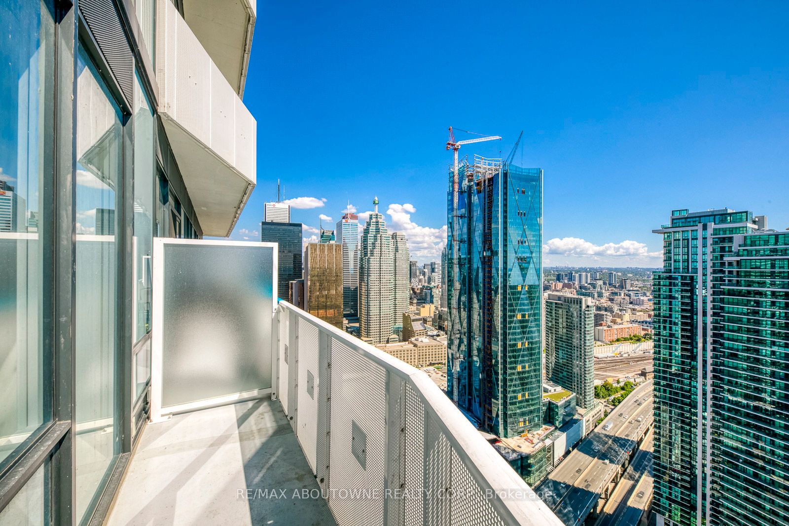 6 – 88 Harbour Street, Toronto C01 ‣ C13750306 6 – 88 Harbour Street, Toronto C01 ‣ C13750306