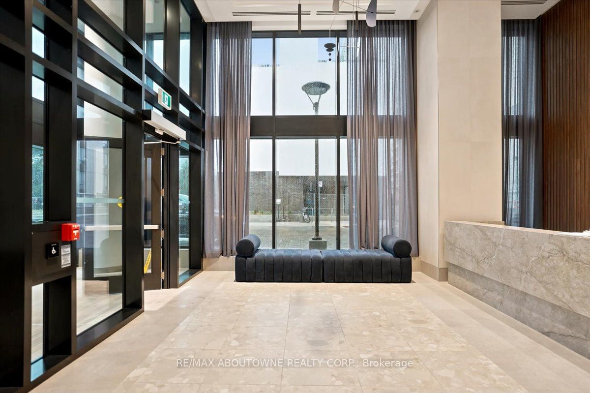 03 – 15 David Salomon Drive, Toronto C11 ‣ C13756154 03 – 15 David Salomon Drive, Toronto C11 ‣ C13756154