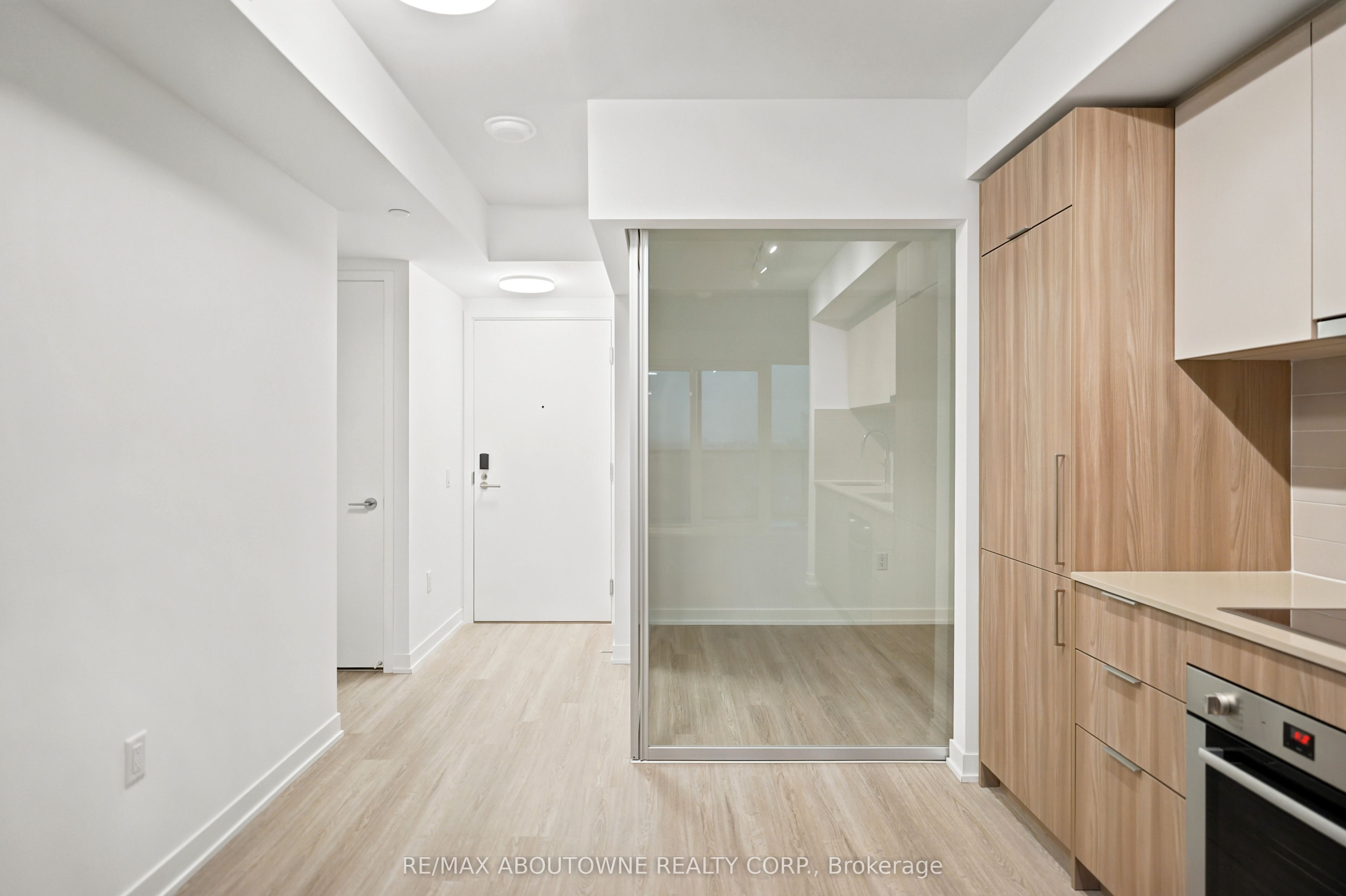 03 – 15 David Salomon Drive, Toronto C11 ‣ C13756154 03 – 15 David Salomon Drive, Toronto C11 ‣ C13756154