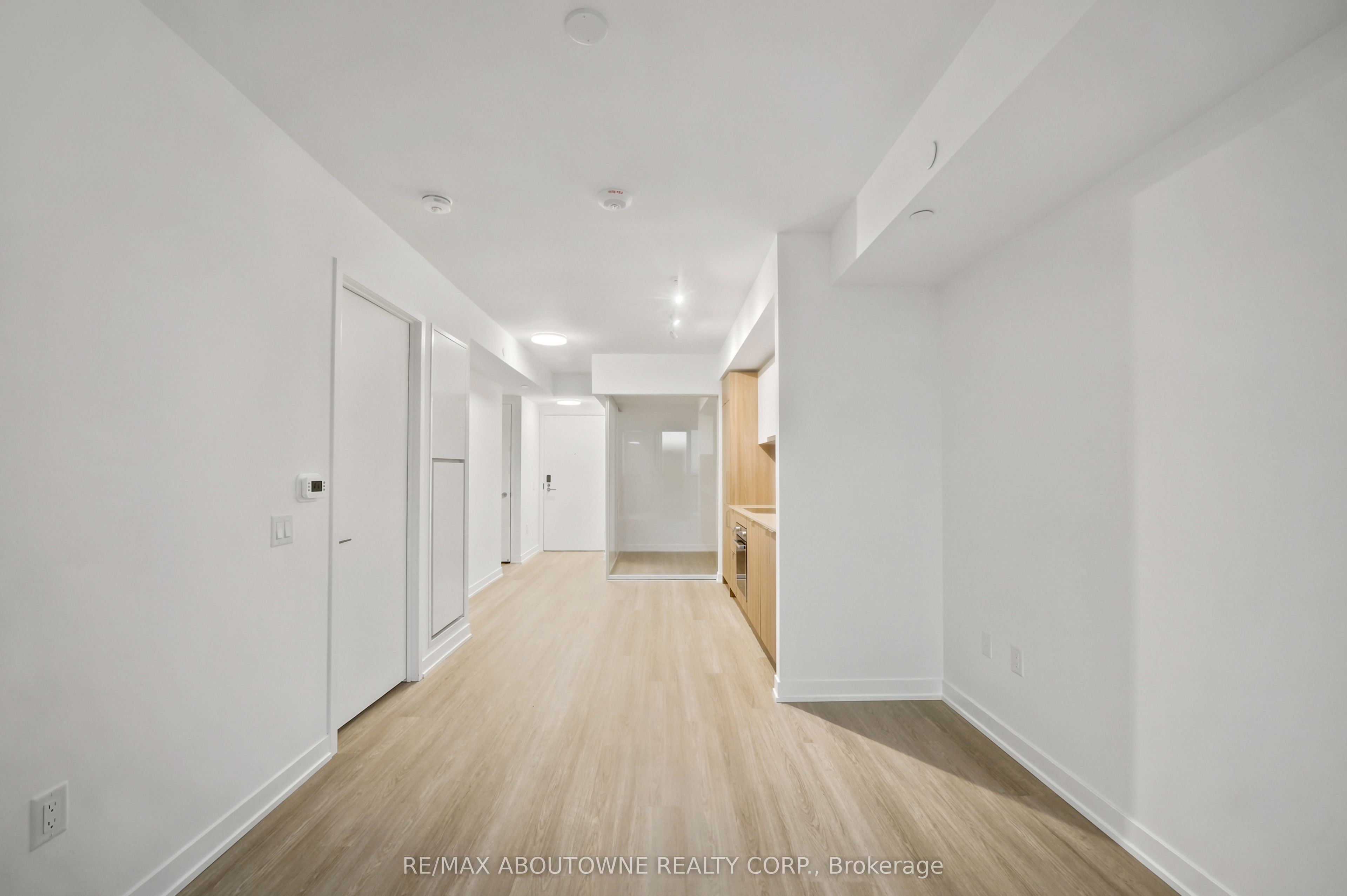 03 – 15 David Salomon Drive, Toronto C11 ‣ C13756154 03 – 15 David Salomon Drive, Toronto C11 ‣ C13756154