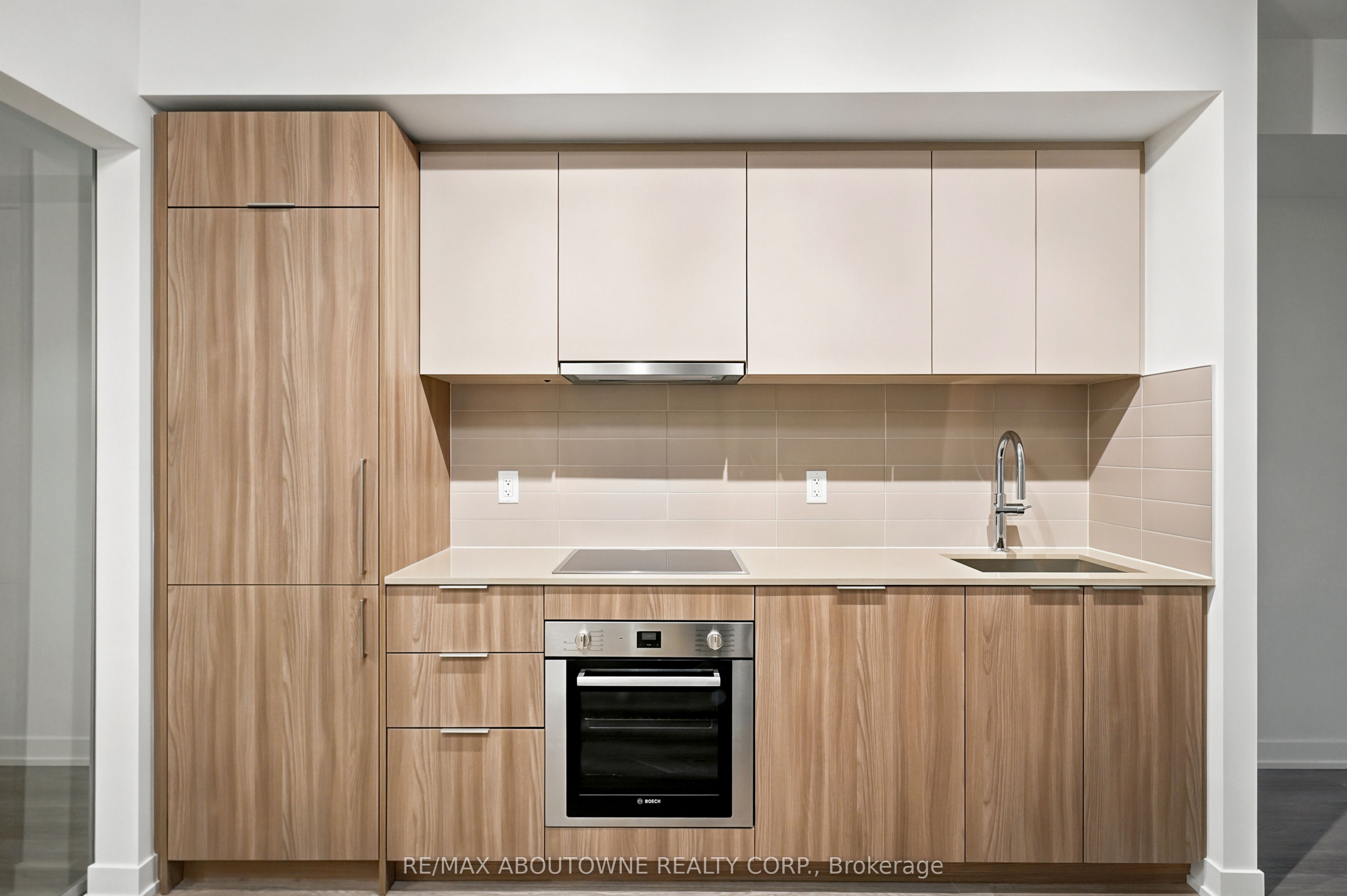 03 – 15 David Salomon Drive, Toronto C11 ‣ C13756154 03 – 15 David Salomon Drive, Toronto C11 ‣ C13756154