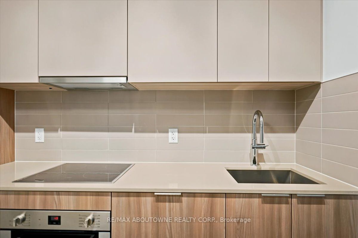 03 – 15 David Salomon Drive, Toronto C11 ‣ C13756154 03 – 15 David Salomon Drive, Toronto C11 ‣ C13756154