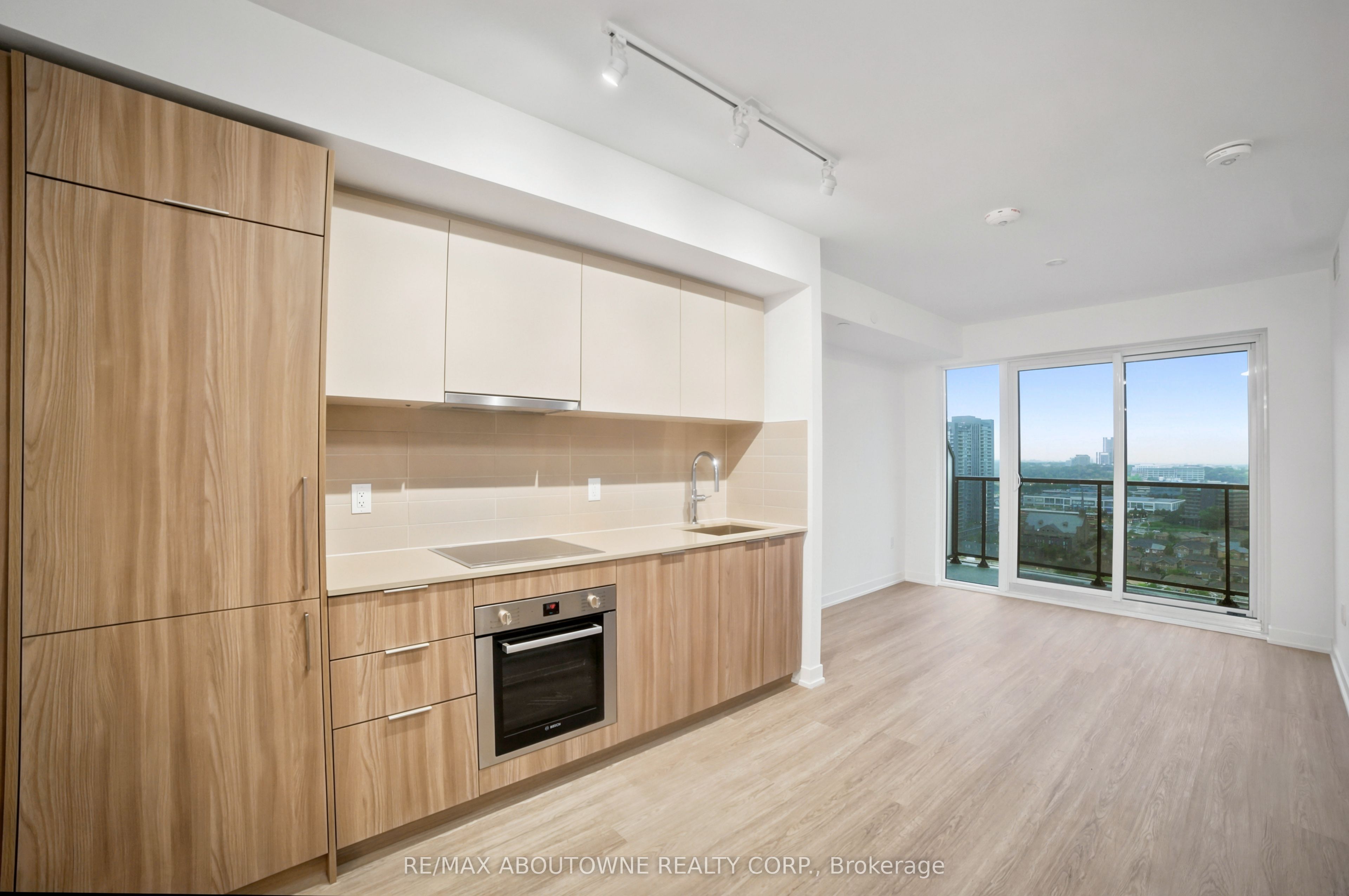 03 – 15 David Salomon Drive, Toronto C11 ‣ C13756154 03 – 15 David Salomon Drive, Toronto C11 ‣ C13756154
