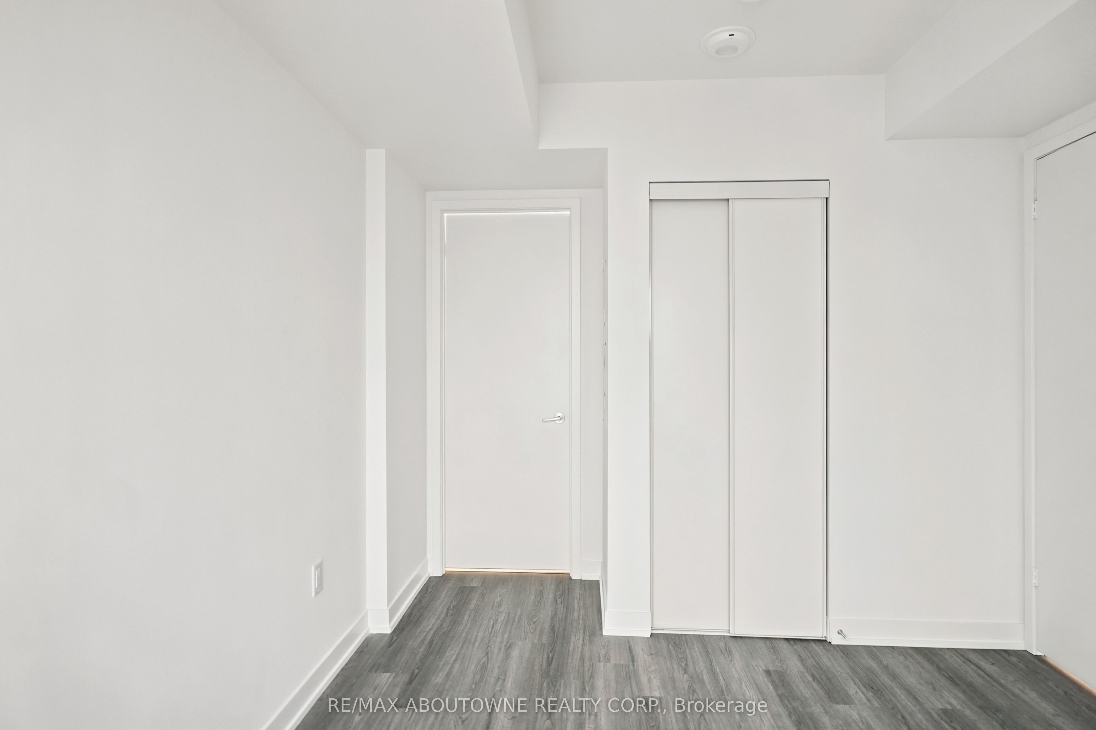 03 – 15 David Salomon Drive, Toronto C11 ‣ C13756154 03 – 15 David Salomon Drive, Toronto C11 ‣ C13756154