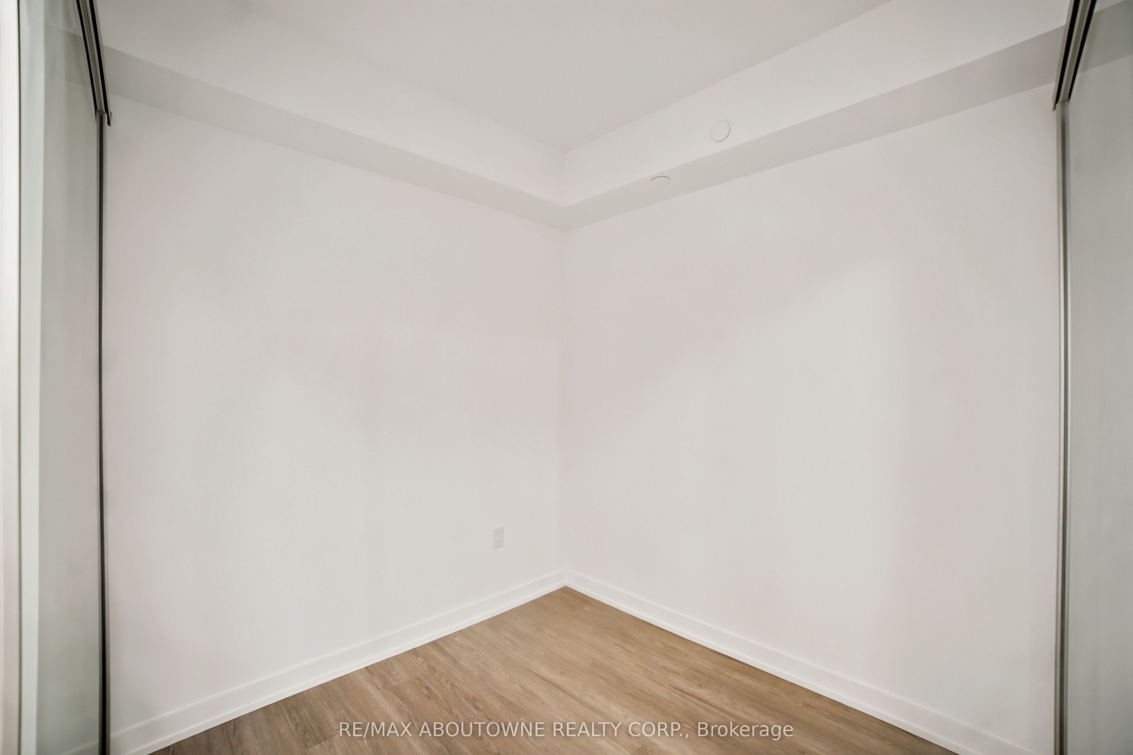 03 – 15 David Salomon Drive, Toronto C11 ‣ C13756154 03 – 15 David Salomon Drive, Toronto C11 ‣ C13756154