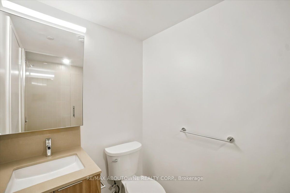 03 – 15 David Salomon Drive, Toronto C11 ‣ C13756154 03 – 15 David Salomon Drive, Toronto C11 ‣ C13756154