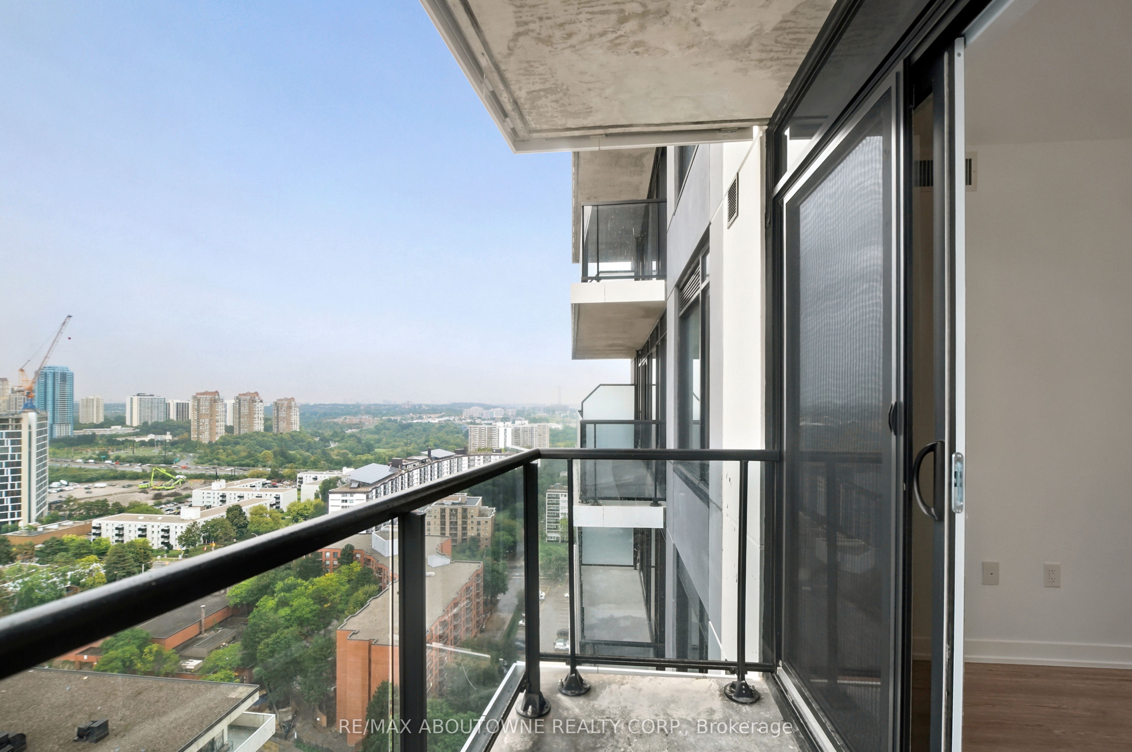03 – 15 David Salomon Drive, Toronto C11 ‣ C13756154 03 – 15 David Salomon Drive, Toronto C11 ‣ C13756154