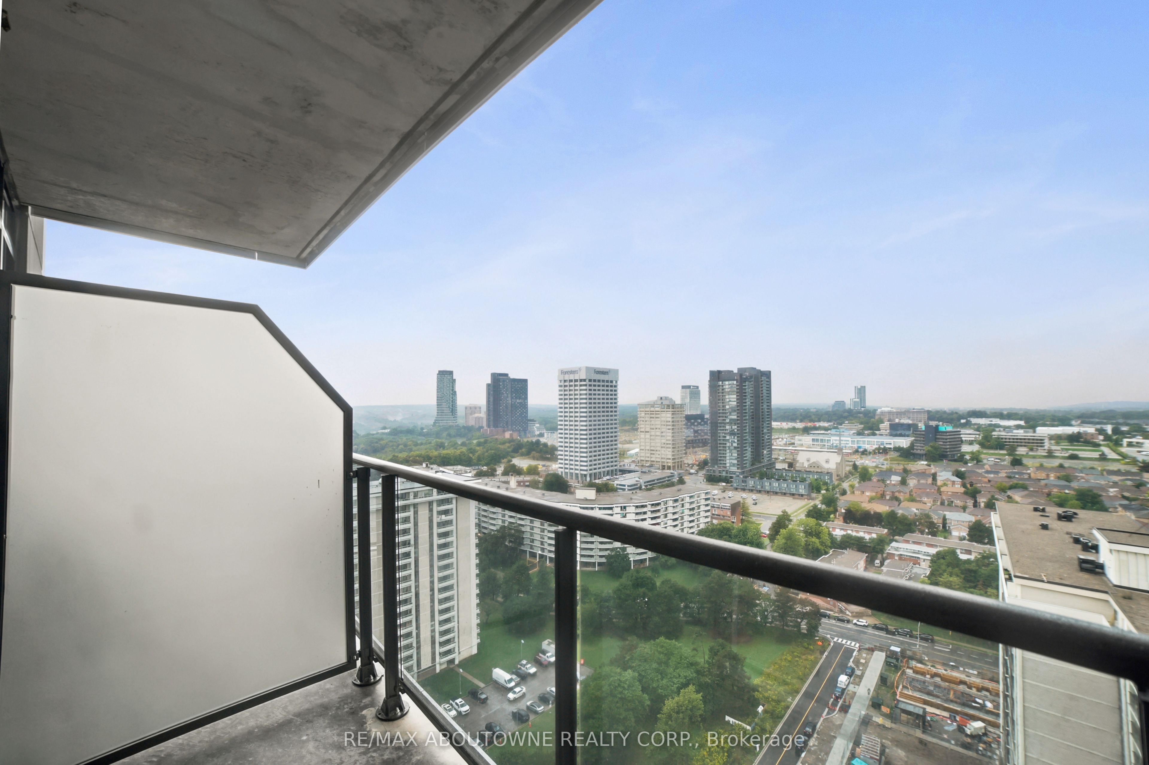 03 – 15 David Salomon Drive, Toronto C11 ‣ C13756154 03 – 15 David Salomon Drive, Toronto C11 ‣ C13756154