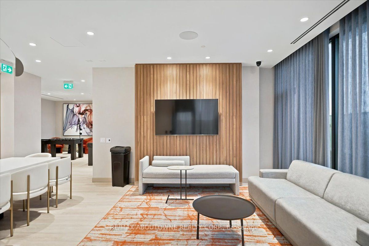 03 – 15 David Salomon Drive, Toronto C11 ‣ C13756154 03 – 15 David Salomon Drive, Toronto C11 ‣ C13756154