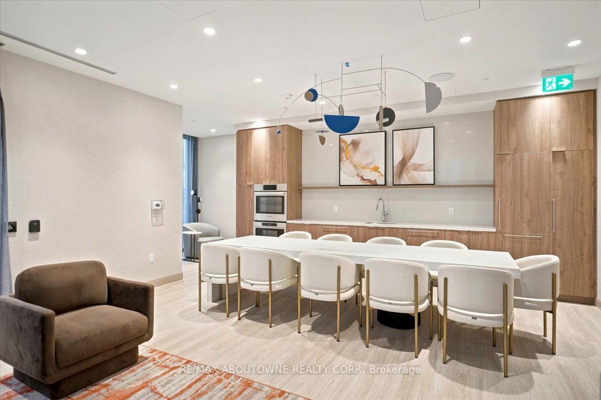 03 – 15 David Salomon Drive, Toronto C11 ‣ C13756154 03 – 15 David Salomon Drive, Toronto C11 ‣ C13756154