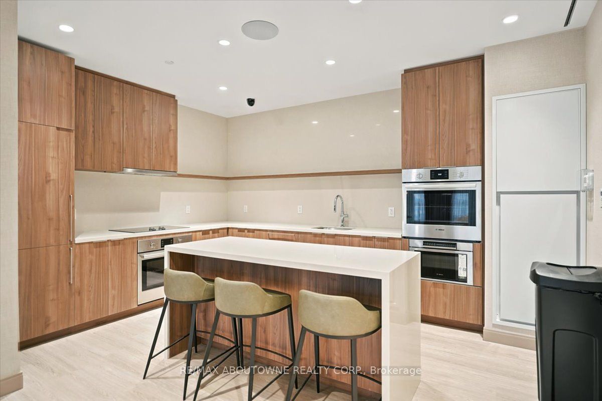03 – 15 David Salomon Drive, Toronto C11 ‣ C13756154 03 – 15 David Salomon Drive, Toronto C11 ‣ C13756154