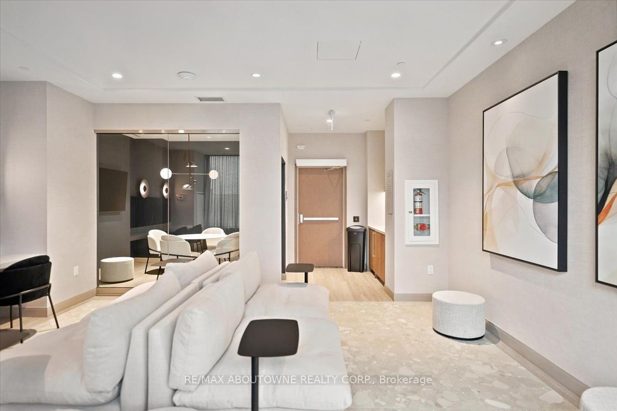 03 – 15 David Salomon Drive, Toronto C11 ‣ C13756154 03 – 15 David Salomon Drive, Toronto C11 ‣ C13756154