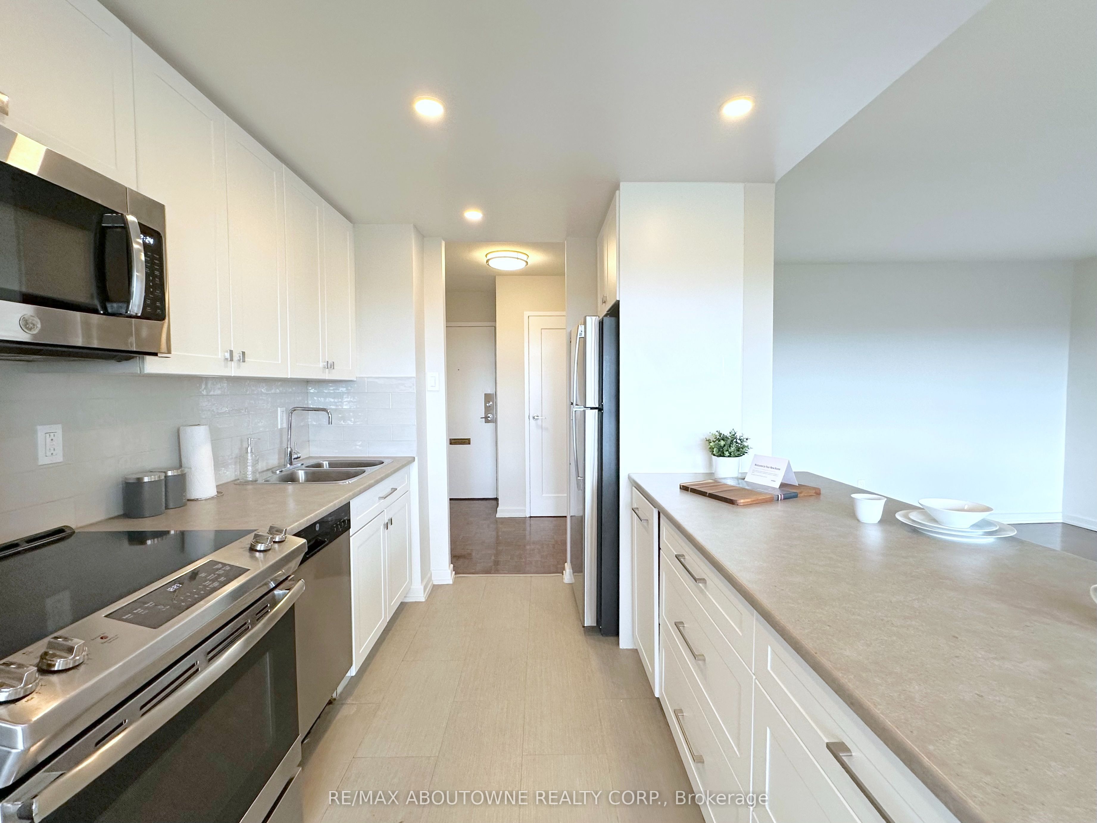 1007 – 5 Brookbanks Drive, Toronto C13