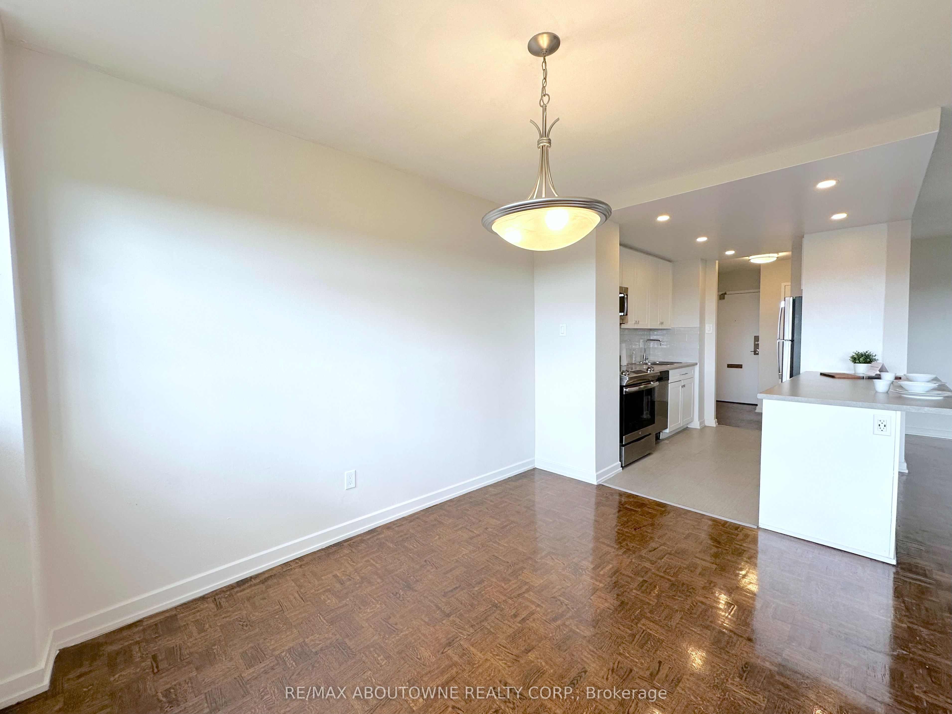 1007 – 5 Brookbanks Drive, Toronto C13 ‣ C13781876 1007 – 5 Brookbanks Drive, Toronto C13 ‣ C13781876