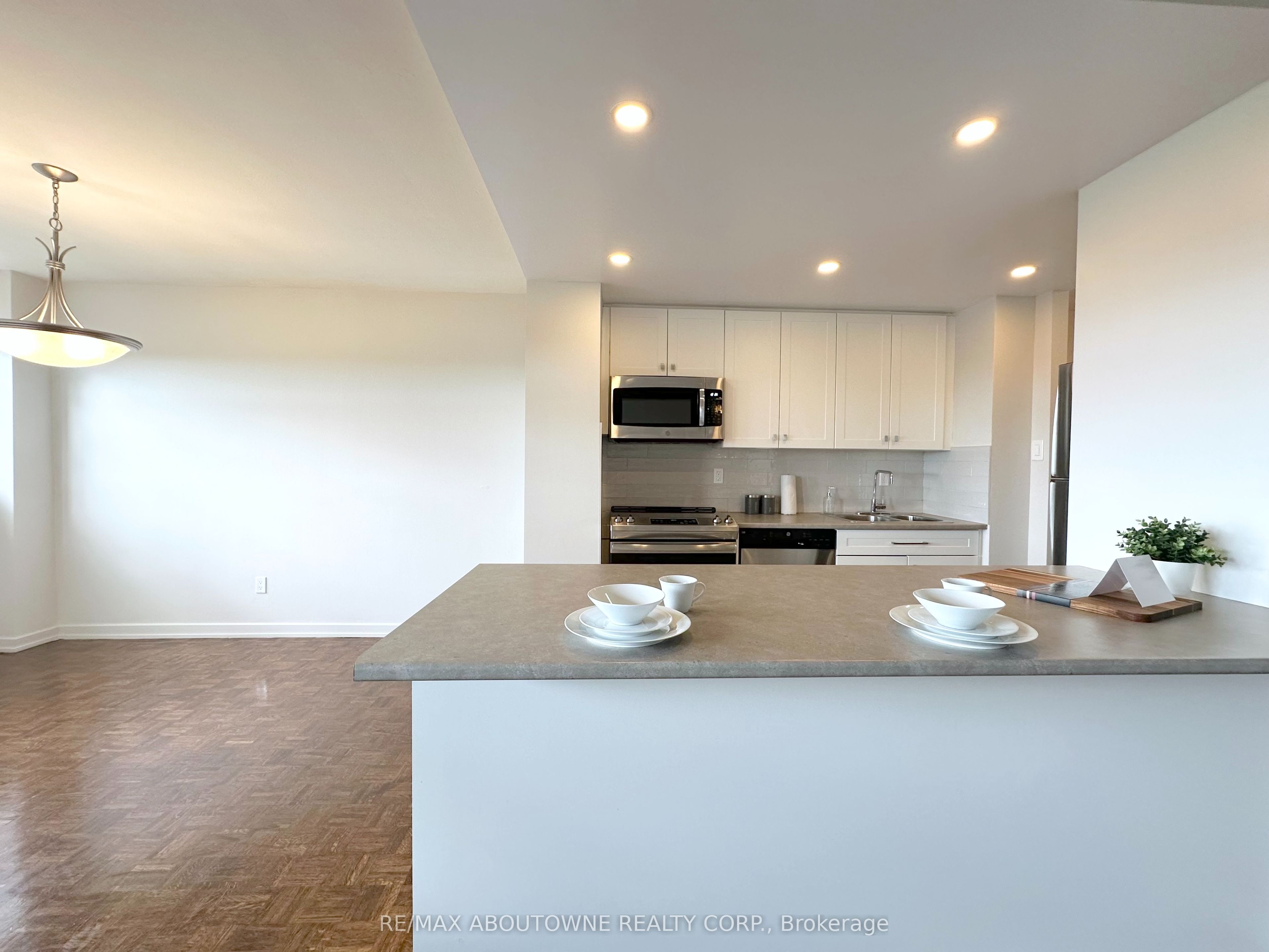 1007 – 5 Brookbanks Drive, Toronto C13 ‣ C13781876 1007 – 5 Brookbanks Drive, Toronto C13 ‣ C13781876