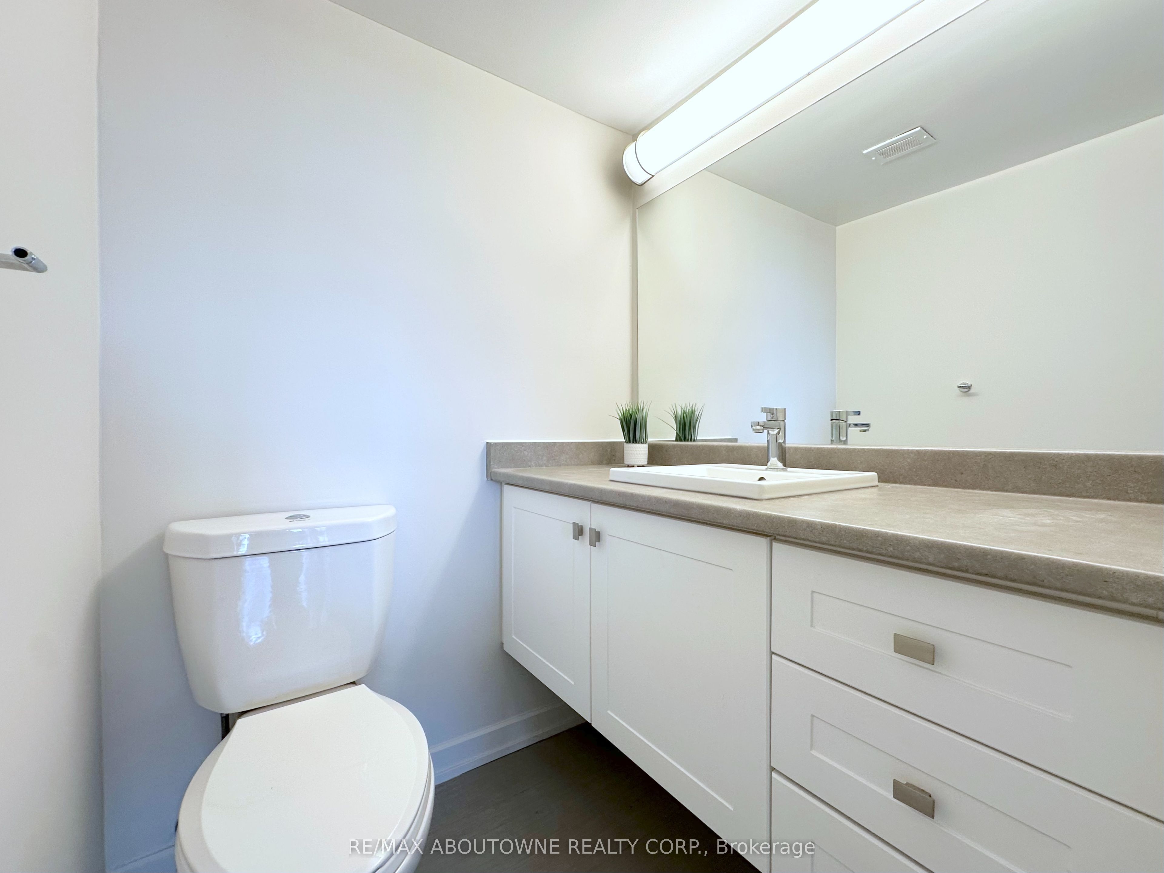 1007 – 5 Brookbanks Drive, Toronto C13 ‣ C13781876 1007 – 5 Brookbanks Drive, Toronto C13 ‣ C13781876