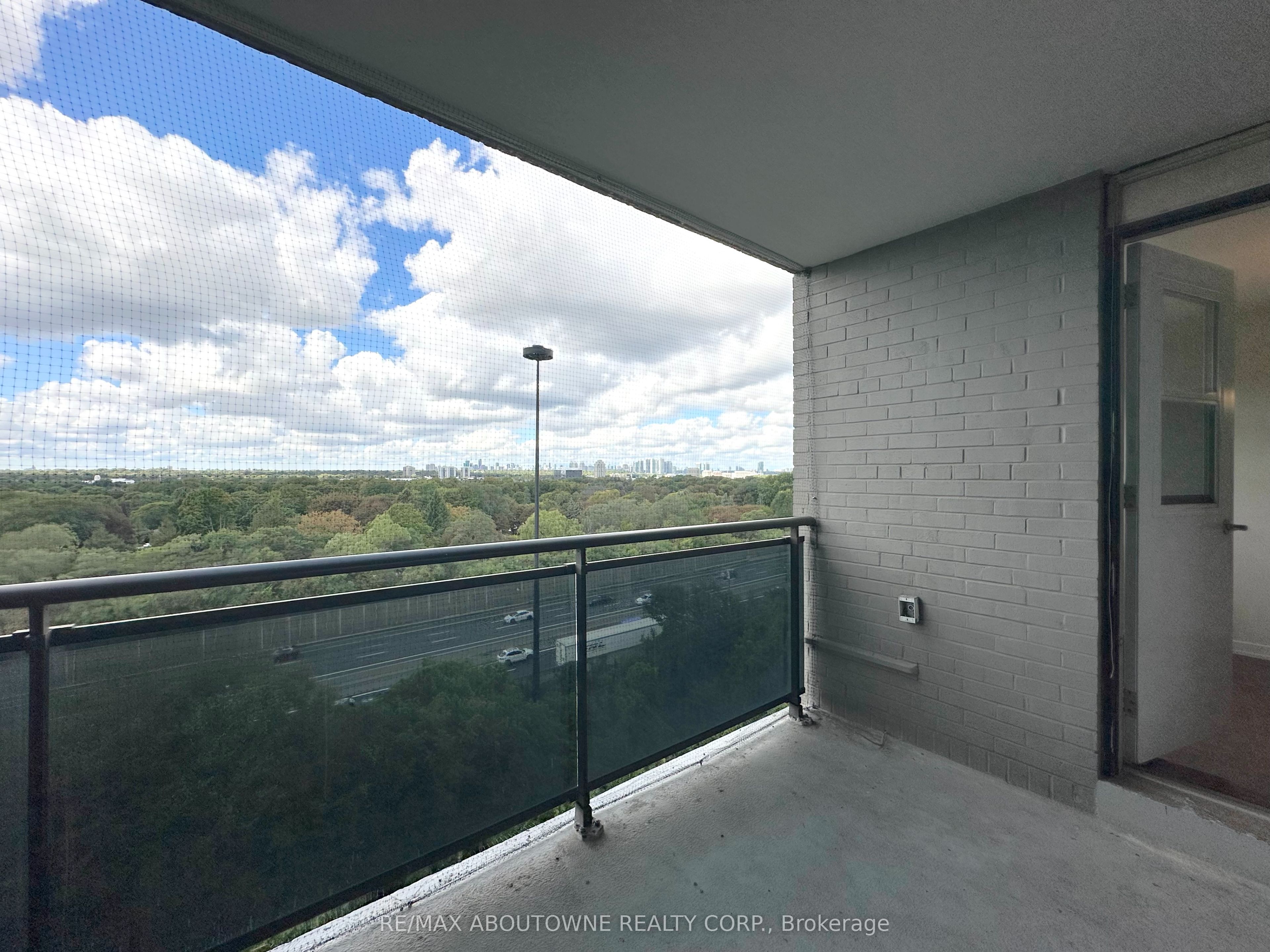 1007 – 5 Brookbanks Drive, Toronto C13 ‣ C13781876 1007 – 5 Brookbanks Drive, Toronto C13 ‣ C13781876