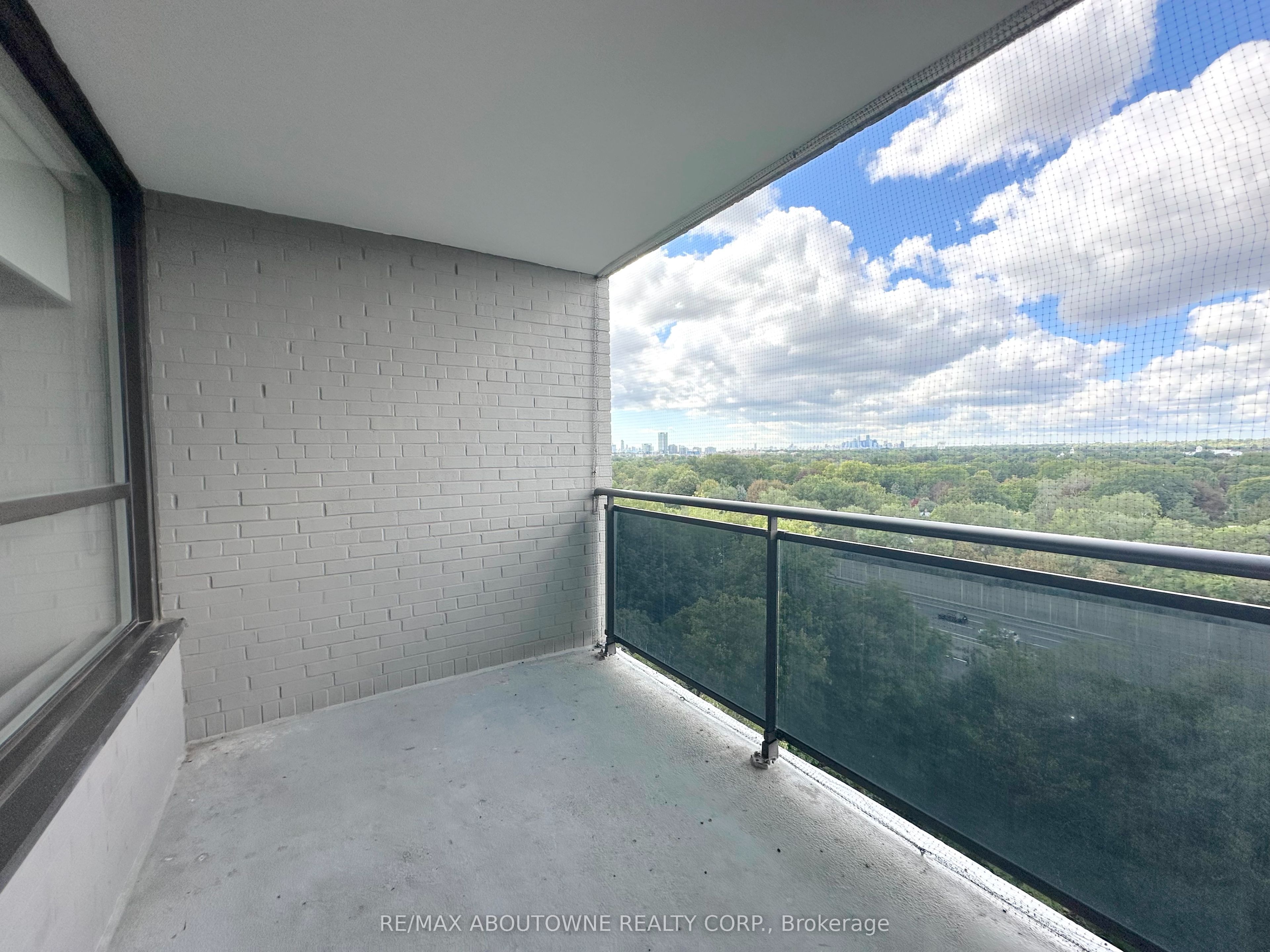 1007 – 5 Brookbanks Drive, Toronto C13 ‣ C13781876 1007 – 5 Brookbanks Drive, Toronto C13 ‣ C13781876