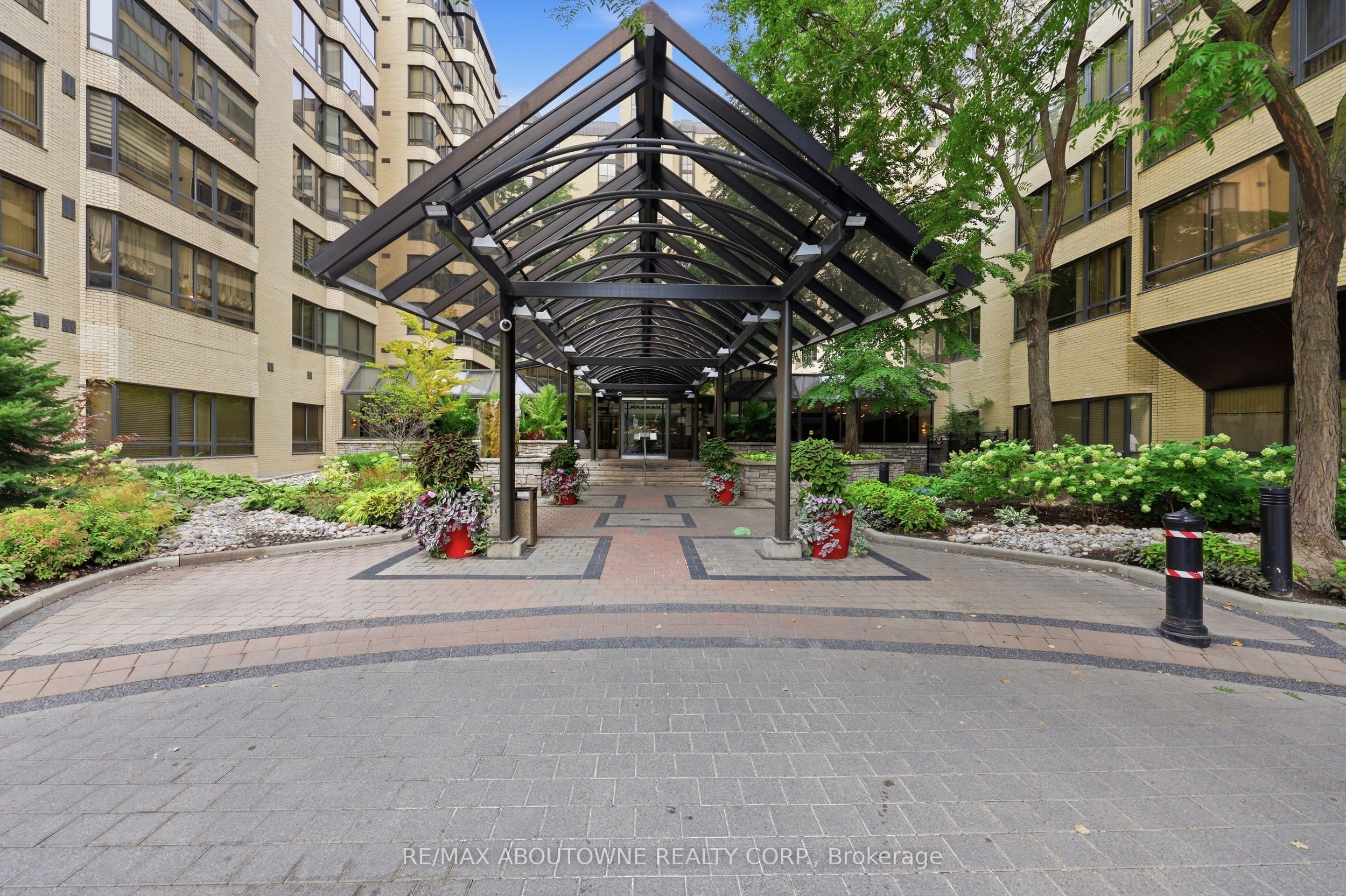 3 – 280 Simcoe Street, Toronto C01 ‣ C13842640 3 – 280 Simcoe Street, Toronto C01 ‣ C13842640
