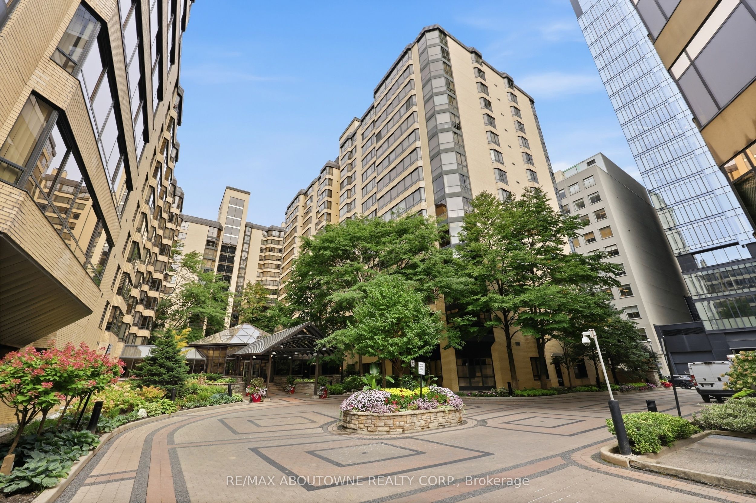 3 – 280 Simcoe Street, Toronto C01 ‣ C13842640 3 – 280 Simcoe Street, Toronto C01 ‣ C13842640