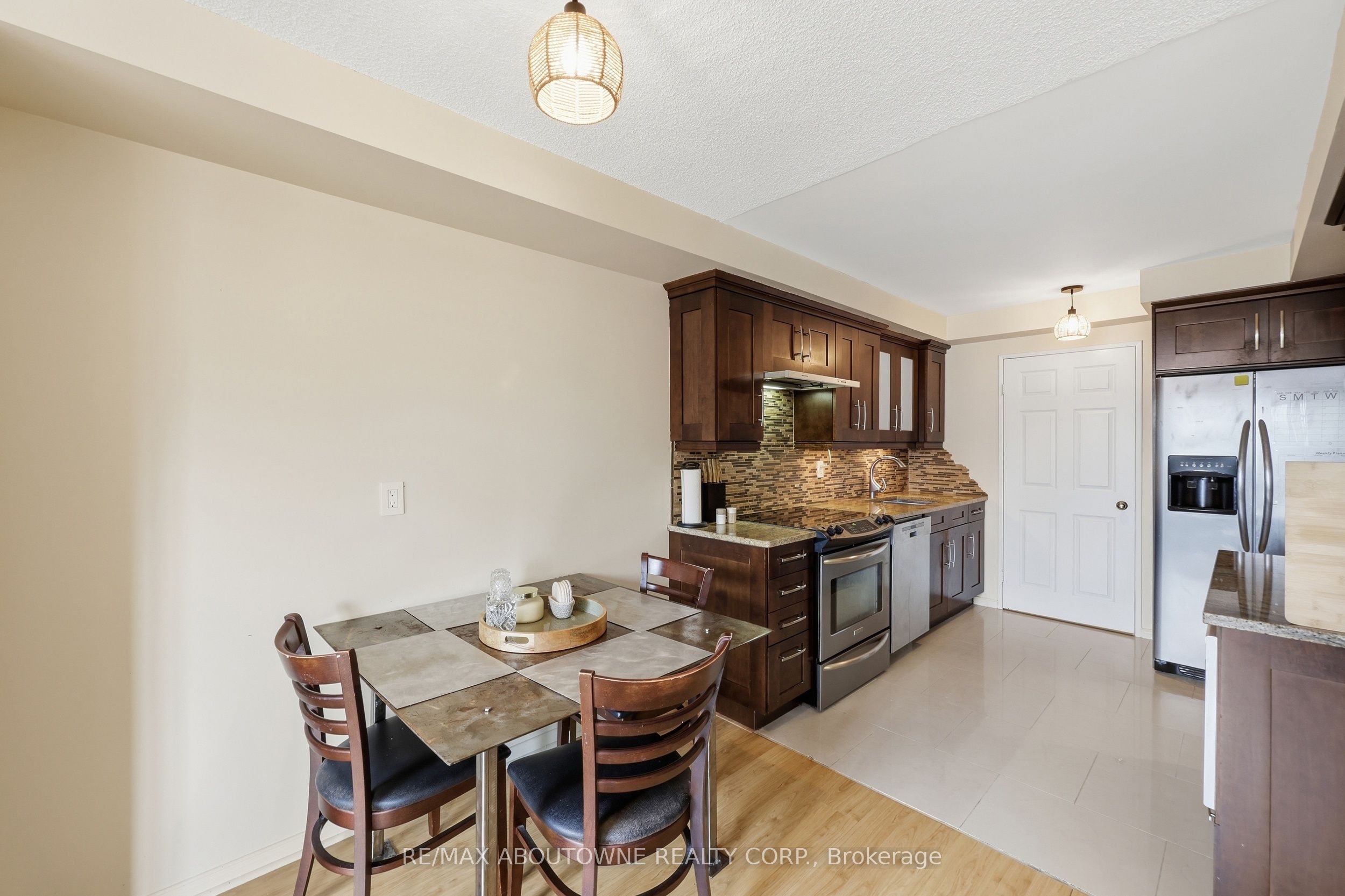 3 – 280 Simcoe Street, Toronto C01 ‣ C13842640 3 – 280 Simcoe Street, Toronto C01 ‣ C13842640