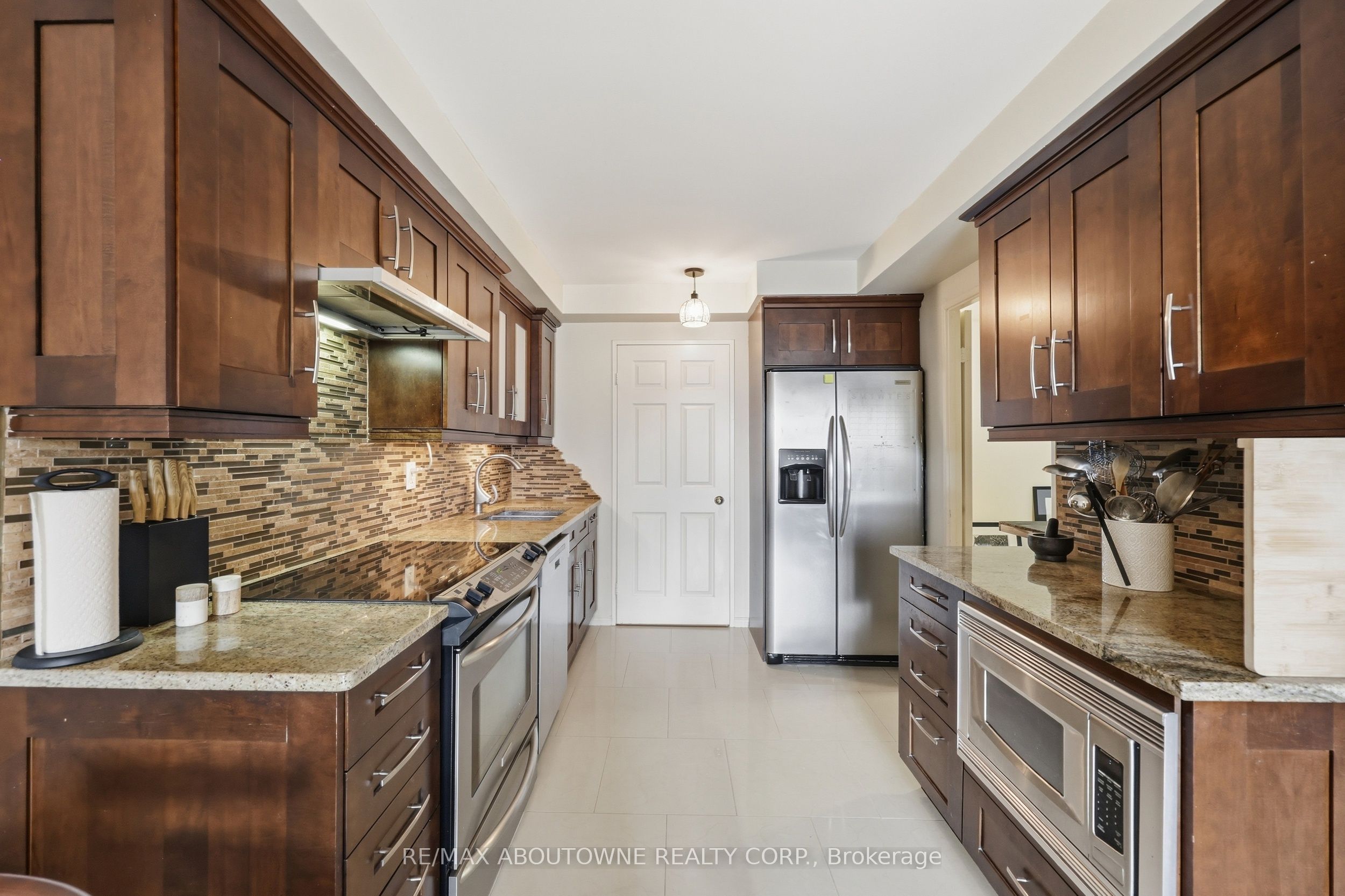 3 – 280 Simcoe Street, Toronto C01 ‣ C13842640 3 – 280 Simcoe Street, Toronto C01 ‣ C13842640