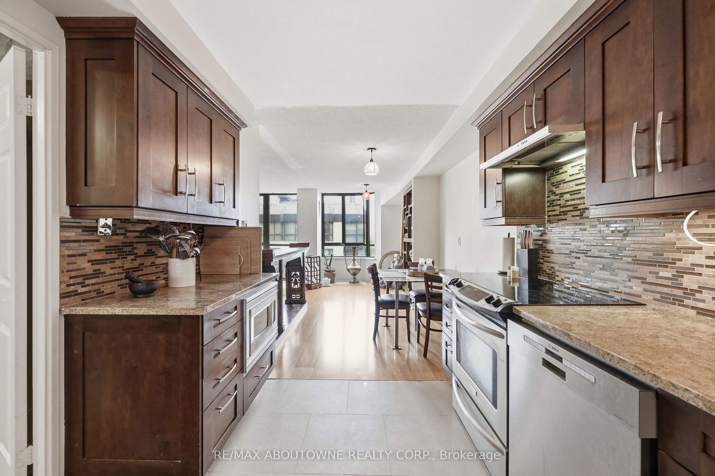 3 – 280 Simcoe Street, Toronto C01 ‣ C13842640 3 – 280 Simcoe Street, Toronto C01 ‣ C13842640
