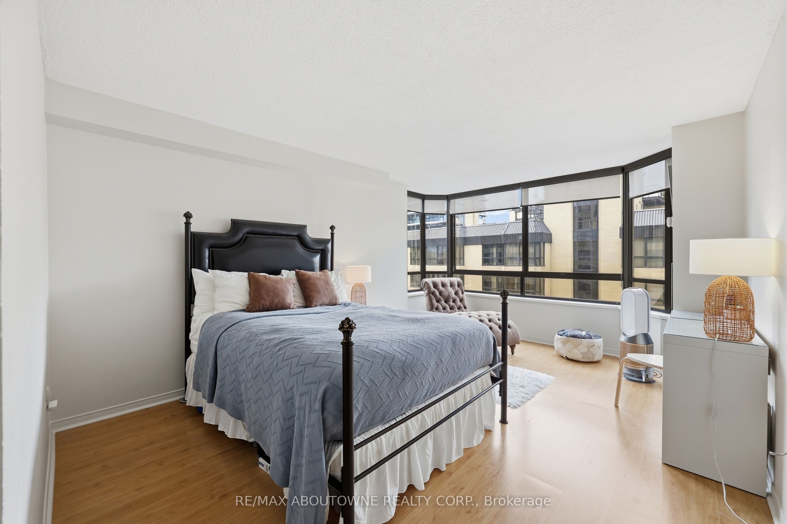 3 – 280 Simcoe Street, Toronto C01 ‣ C13842640 3 – 280 Simcoe Street, Toronto C01 ‣ C13842640