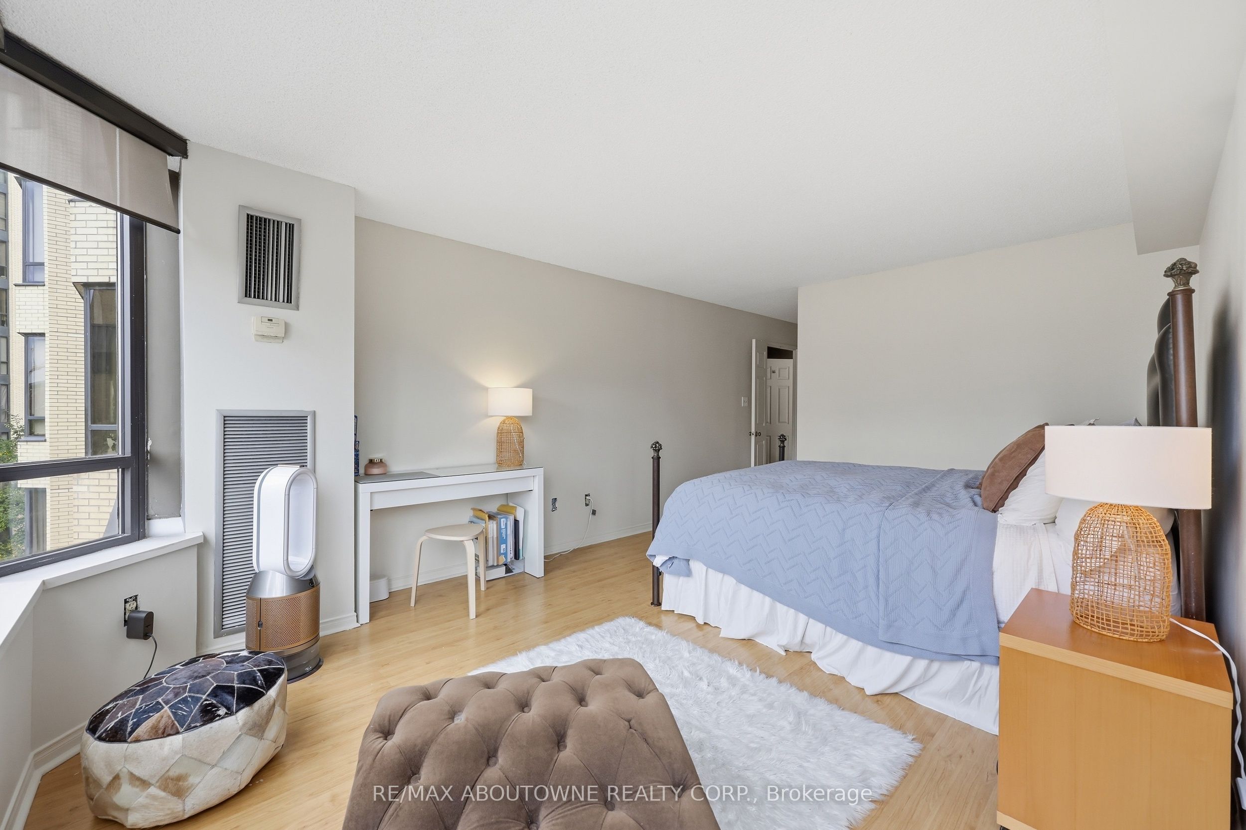 3 – 280 Simcoe Street, Toronto C01 ‣ C13842640 3 – 280 Simcoe Street, Toronto C01 ‣ C13842640