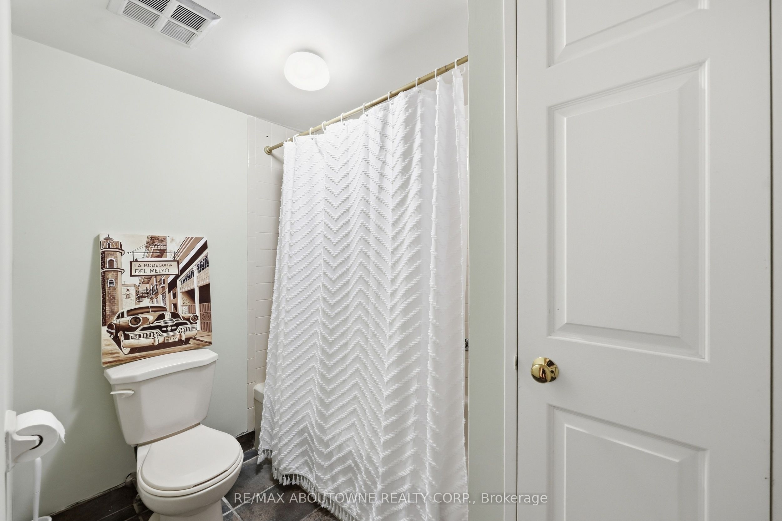3 – 280 Simcoe Street, Toronto C01 ‣ C13842640 3 – 280 Simcoe Street, Toronto C01 ‣ C13842640