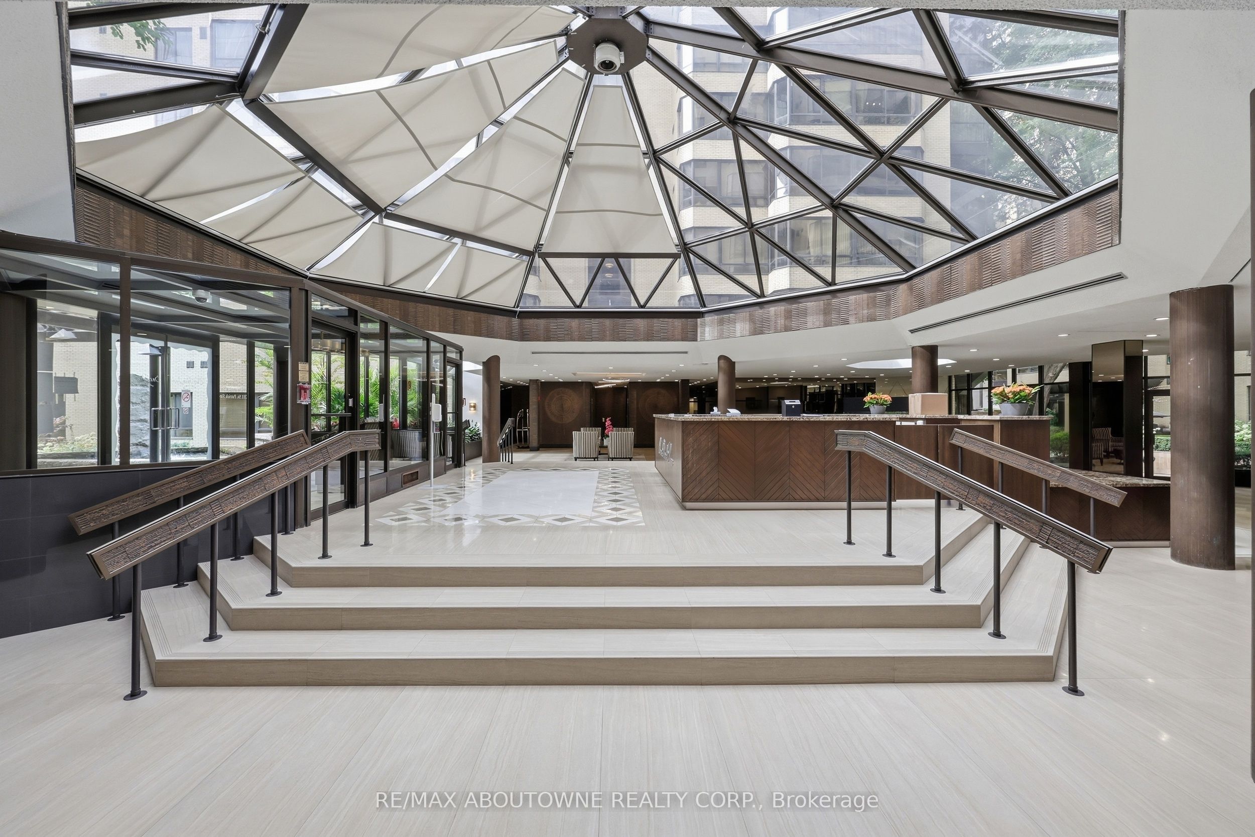 3 – 280 Simcoe Street, Toronto C01 ‣ C13842640 3 – 280 Simcoe Street, Toronto C01 ‣ C13842640