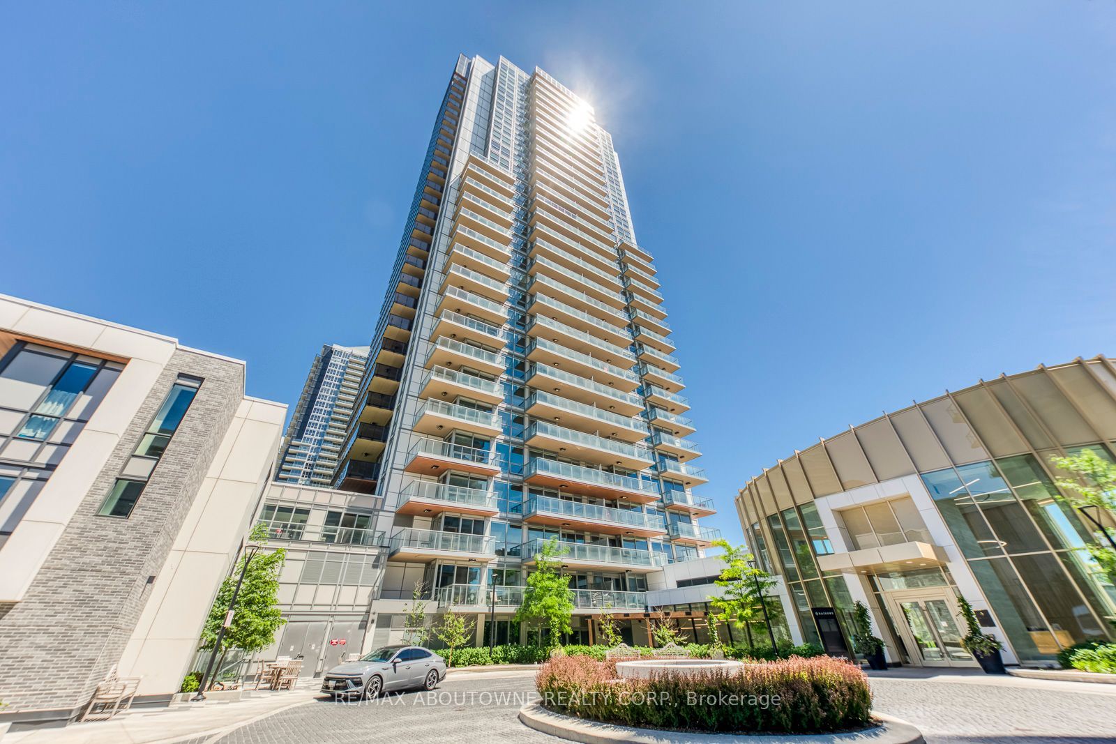 13 – 27 Mcmahon Drive, Toronto C15