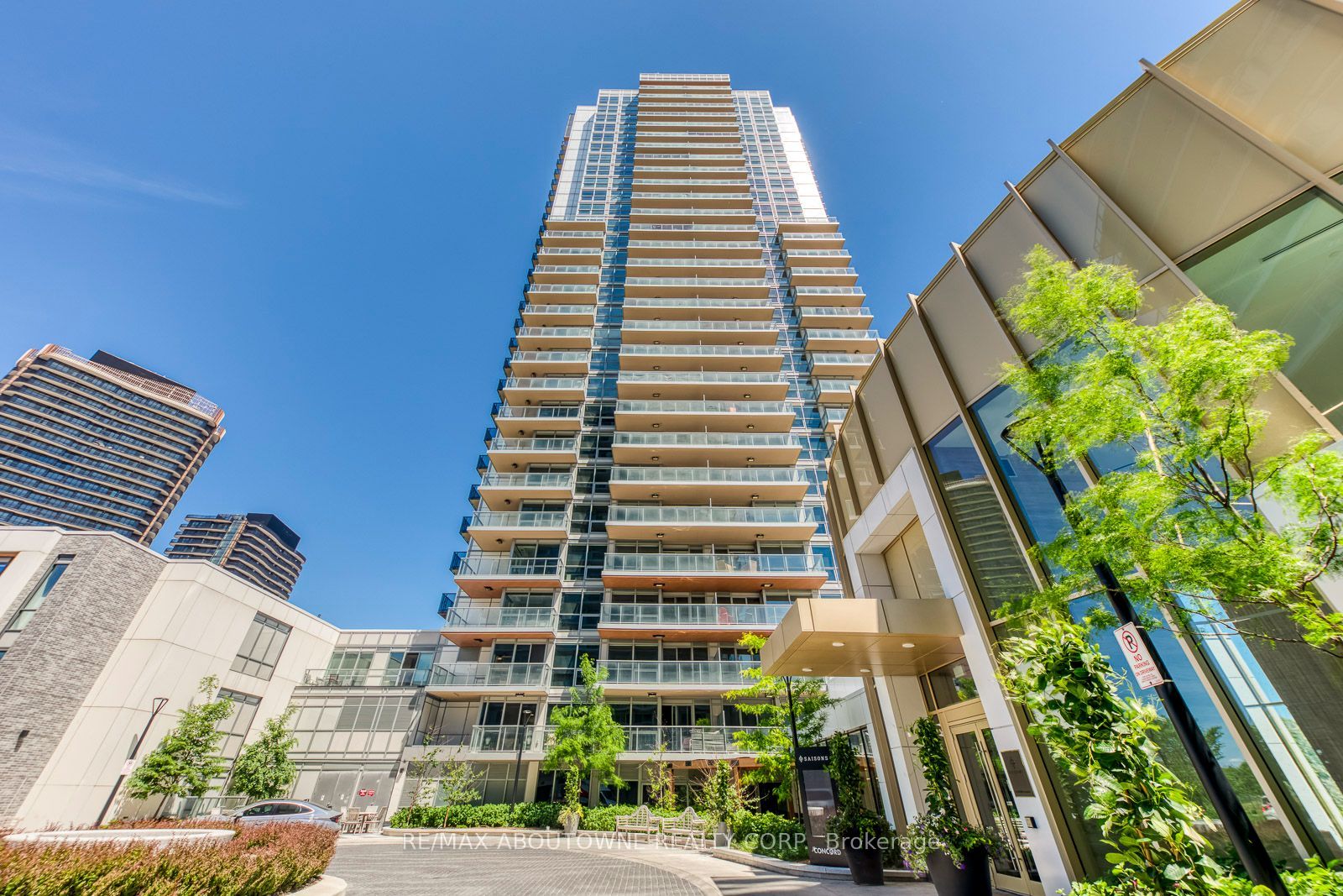 13 – 27 Mcmahon Drive, Toronto C15 ‣ C14109540 13 – 27 Mcmahon Drive, Toronto C15 ‣ C14109540