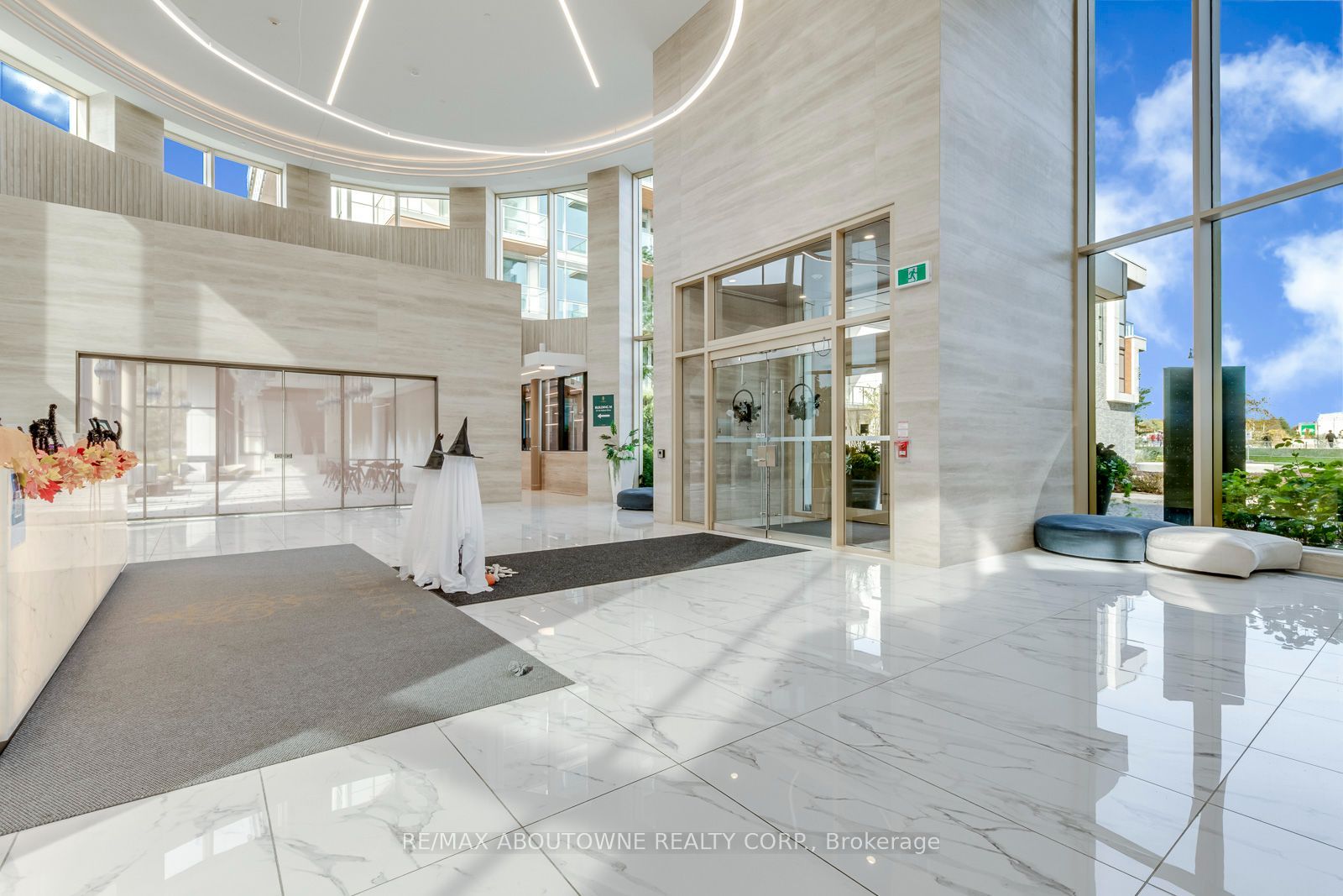 13 – 27 Mcmahon Drive, Toronto C15 ‣ C14109540 13 – 27 Mcmahon Drive, Toronto C15 ‣ C14109540