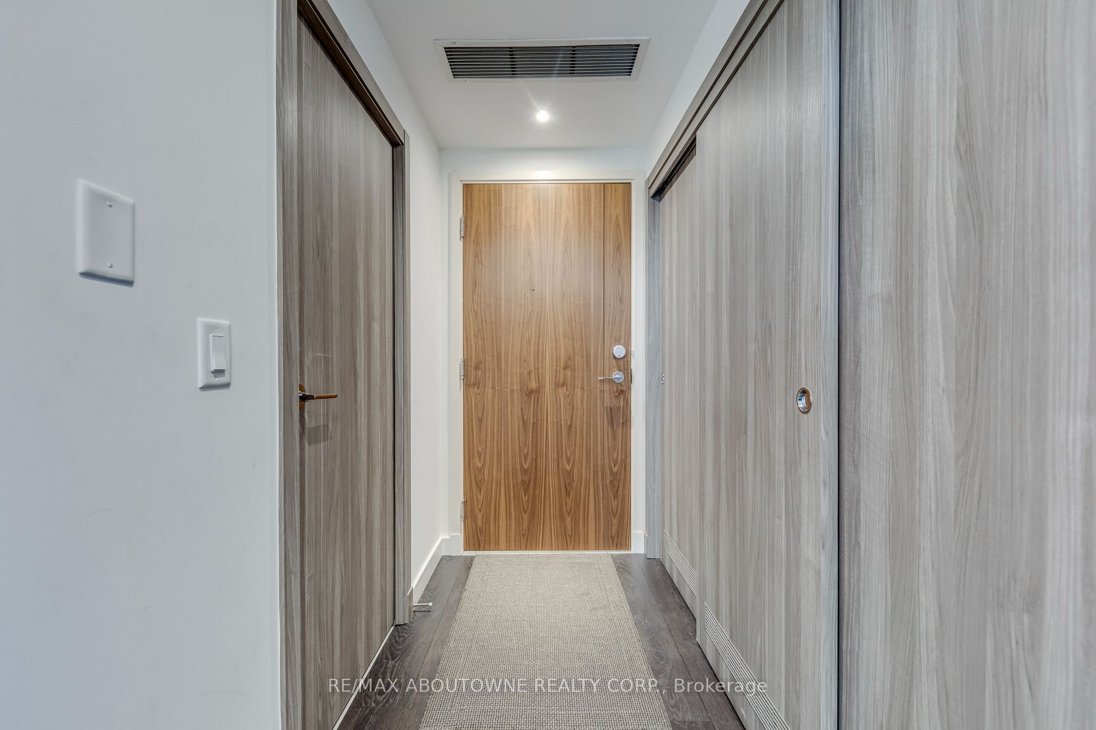 13 – 27 Mcmahon Drive, Toronto C15 ‣ C14109540 13 – 27 Mcmahon Drive, Toronto C15 ‣ C14109540