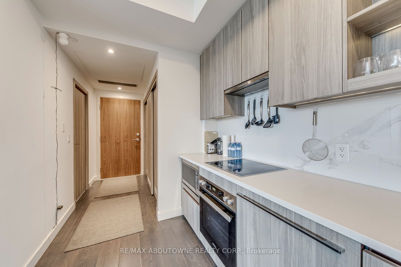 13 – 27 Mcmahon Drive, Toronto C15 ‣ C14109540 13 – 27 Mcmahon Drive, Toronto C15 ‣ C14109540