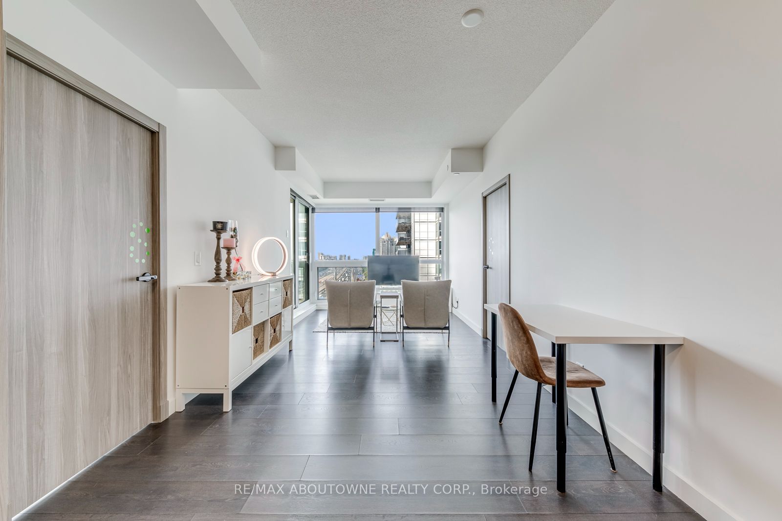 13 – 27 Mcmahon Drive, Toronto C15 ‣ C14109540 13 – 27 Mcmahon Drive, Toronto C15 ‣ C14109540