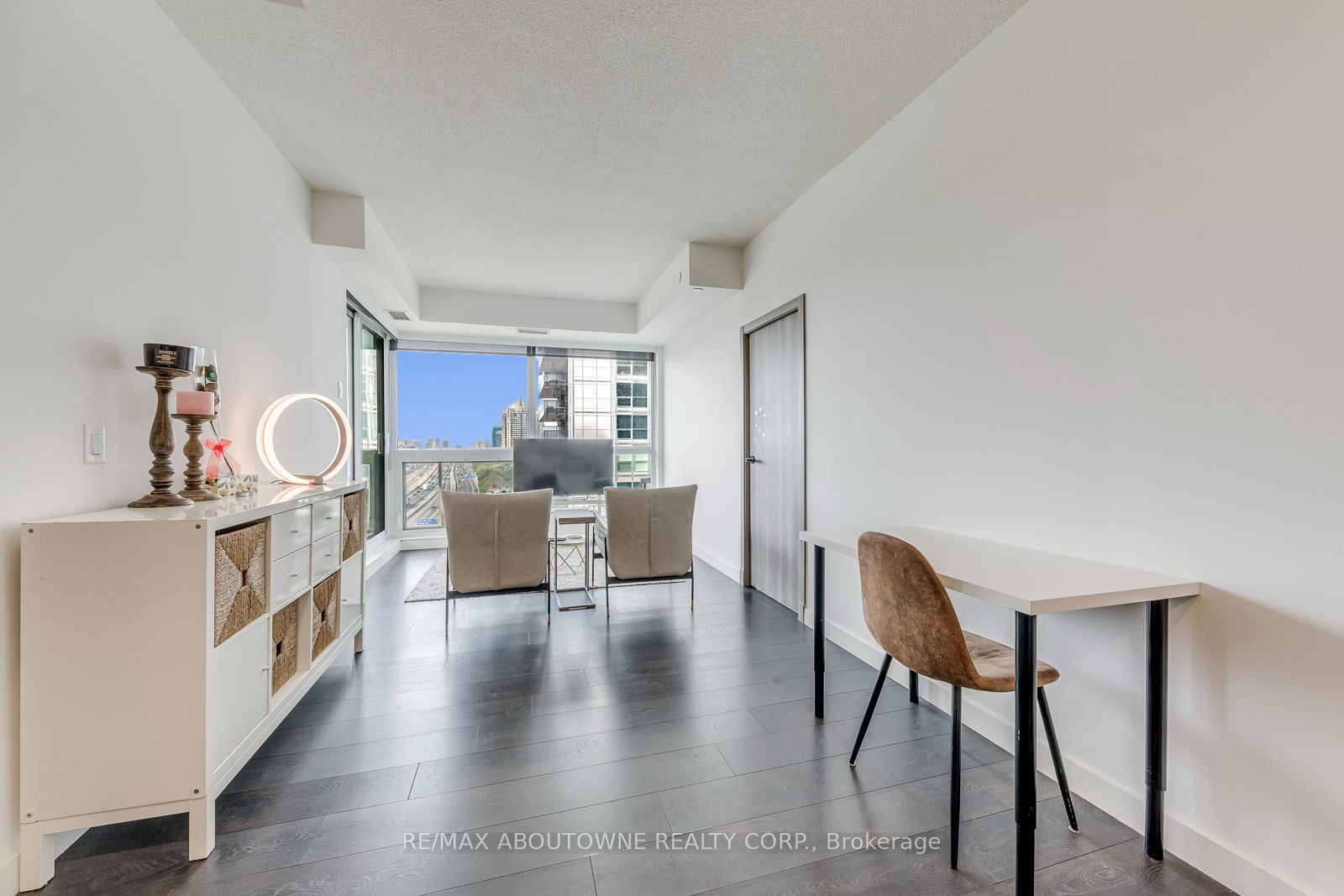 13 – 27 Mcmahon Drive, Toronto C15 ‣ C14109540 13 – 27 Mcmahon Drive, Toronto C15 ‣ C14109540