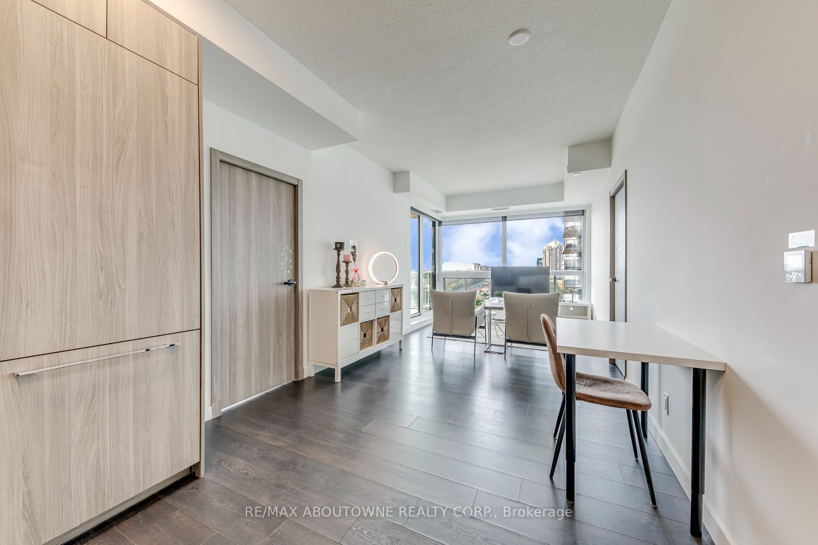 13 – 27 Mcmahon Drive, Toronto C15 ‣ C14109540 13 – 27 Mcmahon Drive, Toronto C15 ‣ C14109540
