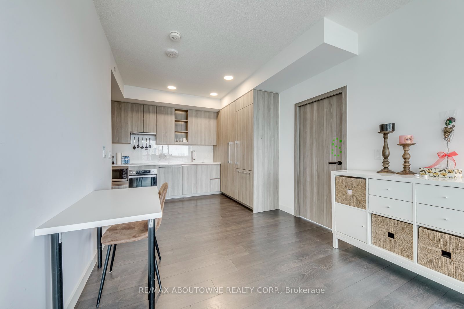 13 – 27 Mcmahon Drive, Toronto C15 ‣ C14109540 13 – 27 Mcmahon Drive, Toronto C15 ‣ C14109540