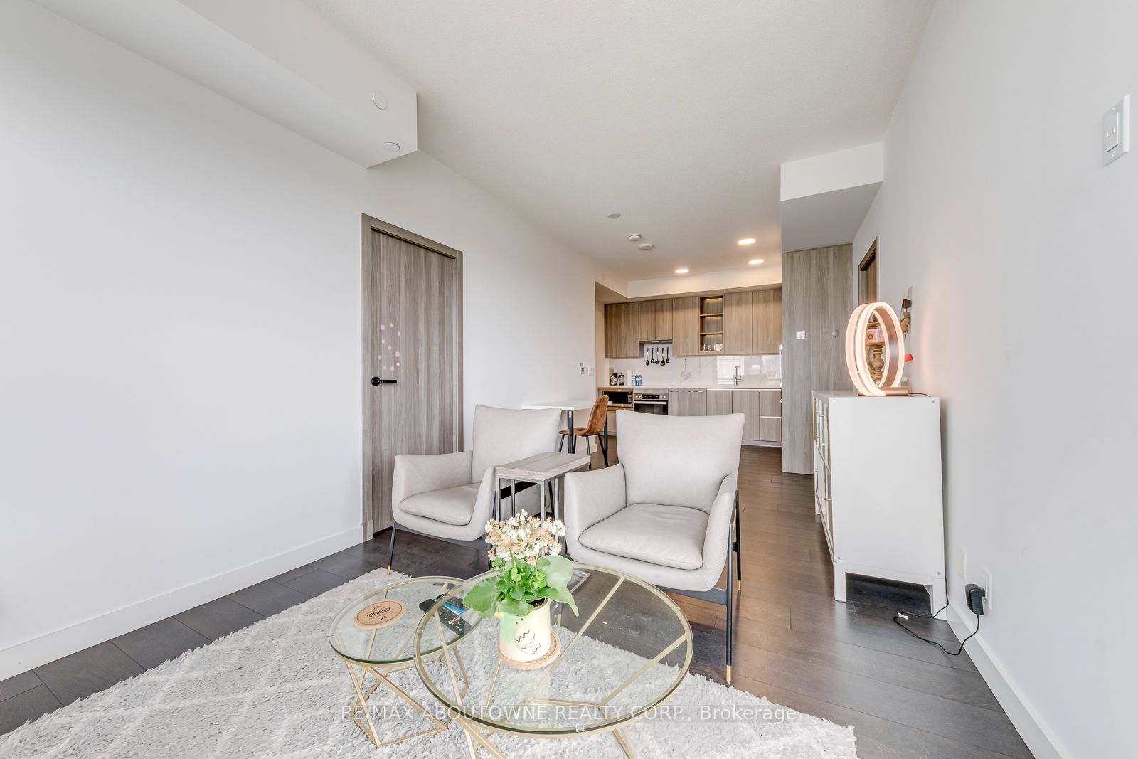 13 – 27 Mcmahon Drive, Toronto C15 ‣ C14109540 13 – 27 Mcmahon Drive, Toronto C15 ‣ C14109540