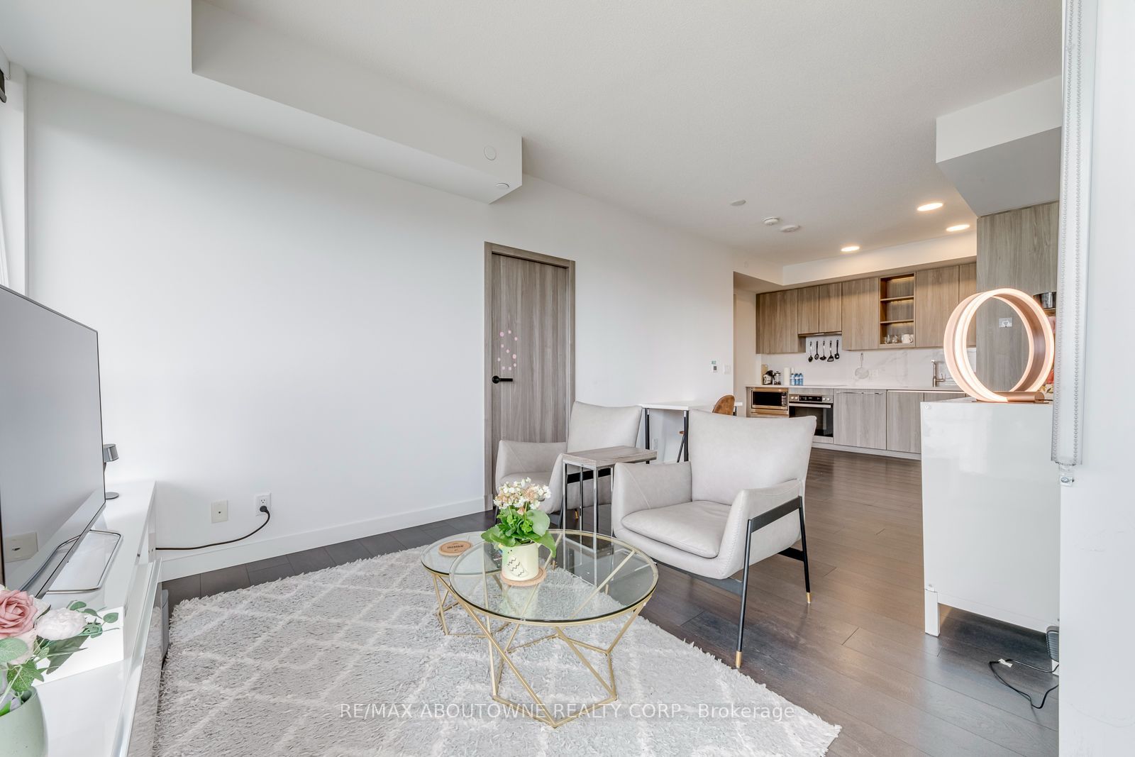 13 – 27 Mcmahon Drive, Toronto C15 ‣ C14109540 13 – 27 Mcmahon Drive, Toronto C15 ‣ C14109540