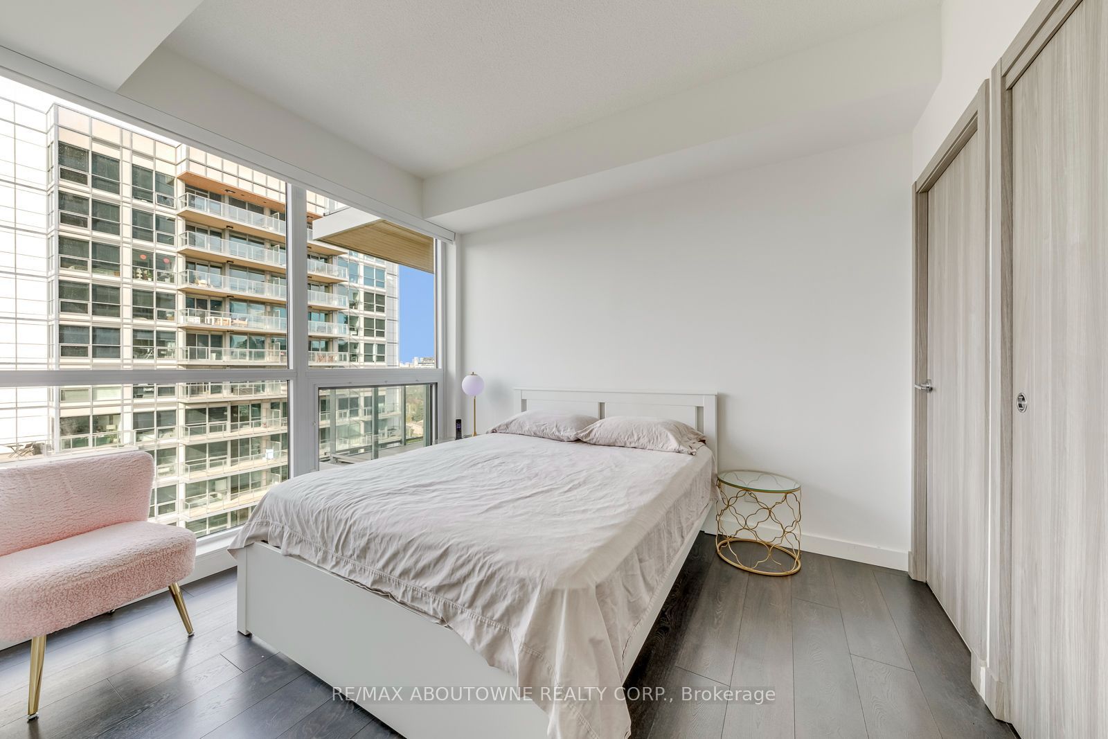 13 – 27 Mcmahon Drive, Toronto C15 ‣ C14109540 13 – 27 Mcmahon Drive, Toronto C15 ‣ C14109540