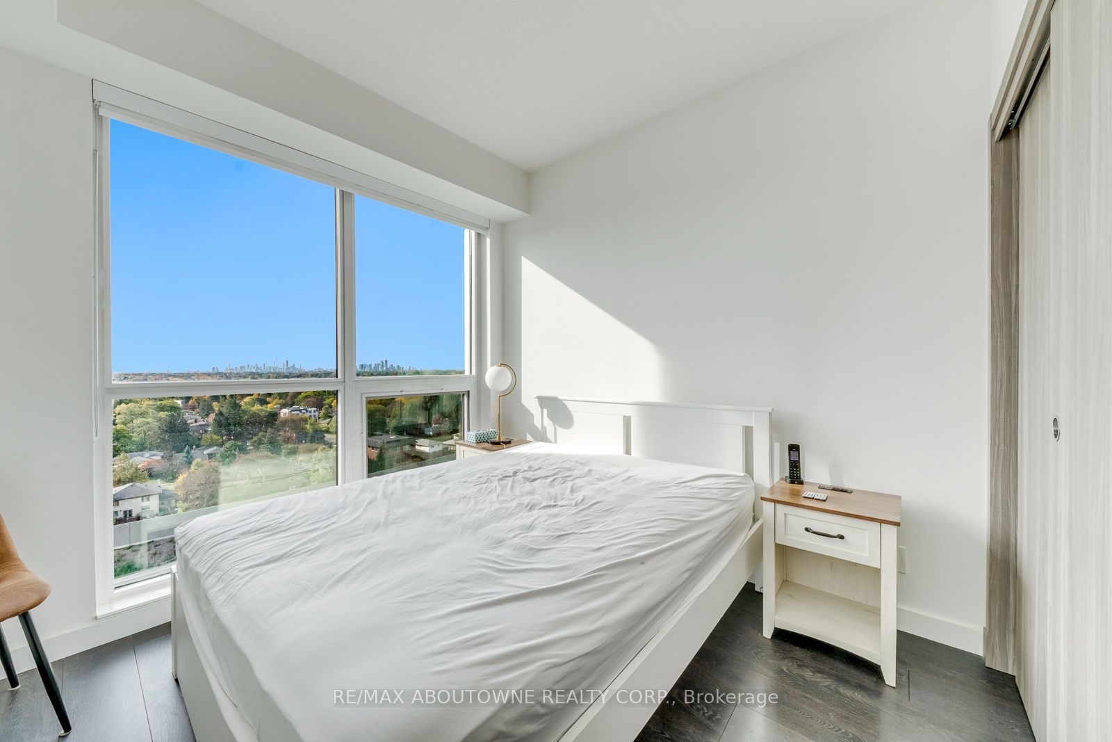 13 – 27 Mcmahon Drive, Toronto C15 ‣ C14109540 13 – 27 Mcmahon Drive, Toronto C15 ‣ C14109540
