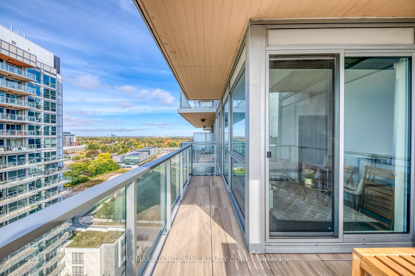 13 – 27 Mcmahon Drive, Toronto C15 ‣ C14109540 13 – 27 Mcmahon Drive, Toronto C15 ‣ C14109540