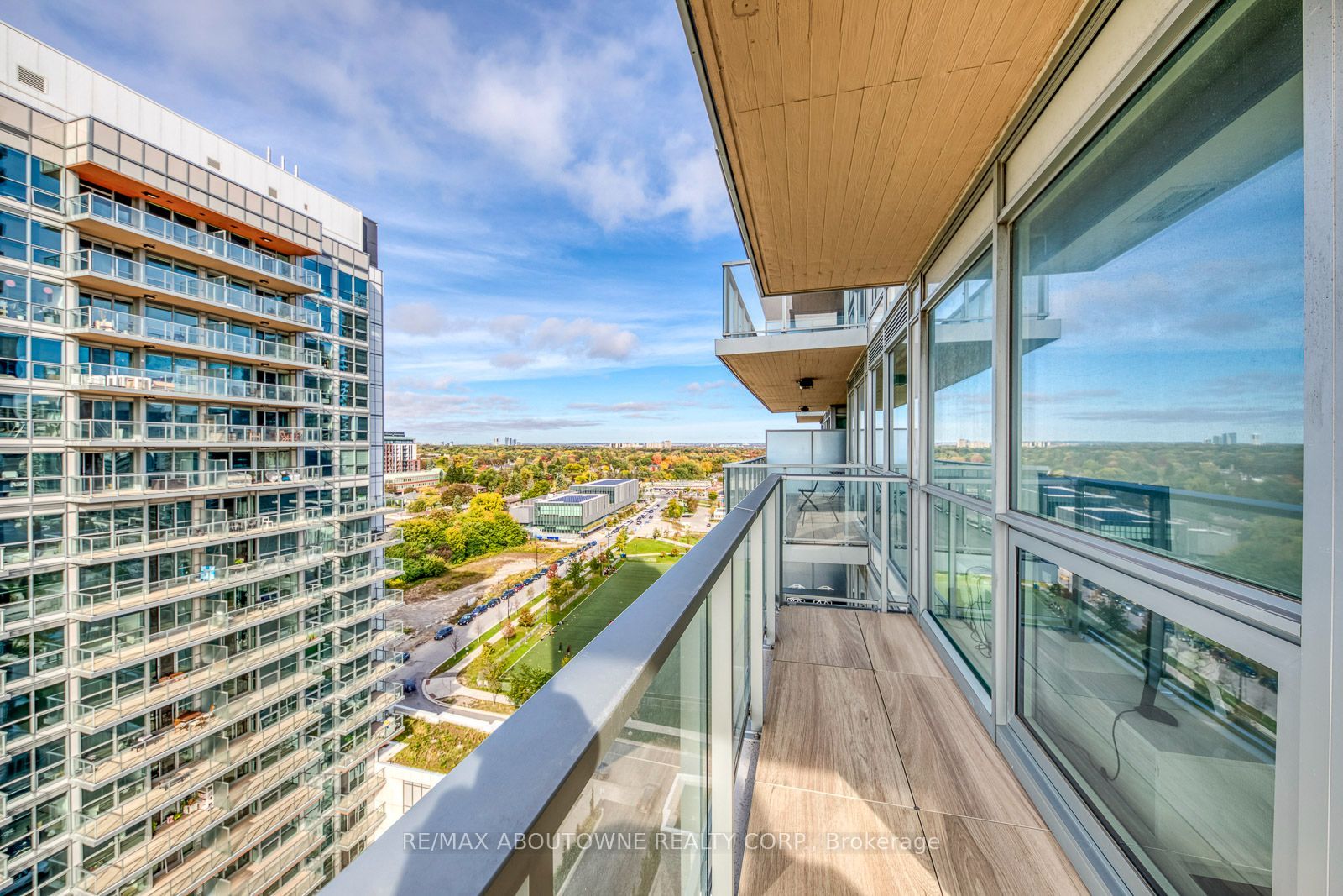 13 – 27 Mcmahon Drive, Toronto C15 ‣ C14109540 13 – 27 Mcmahon Drive, Toronto C15 ‣ C14109540