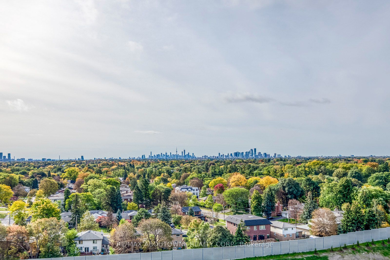 13 – 27 Mcmahon Drive, Toronto C15 ‣ C14109540 13 – 27 Mcmahon Drive, Toronto C15 ‣ C14109540
